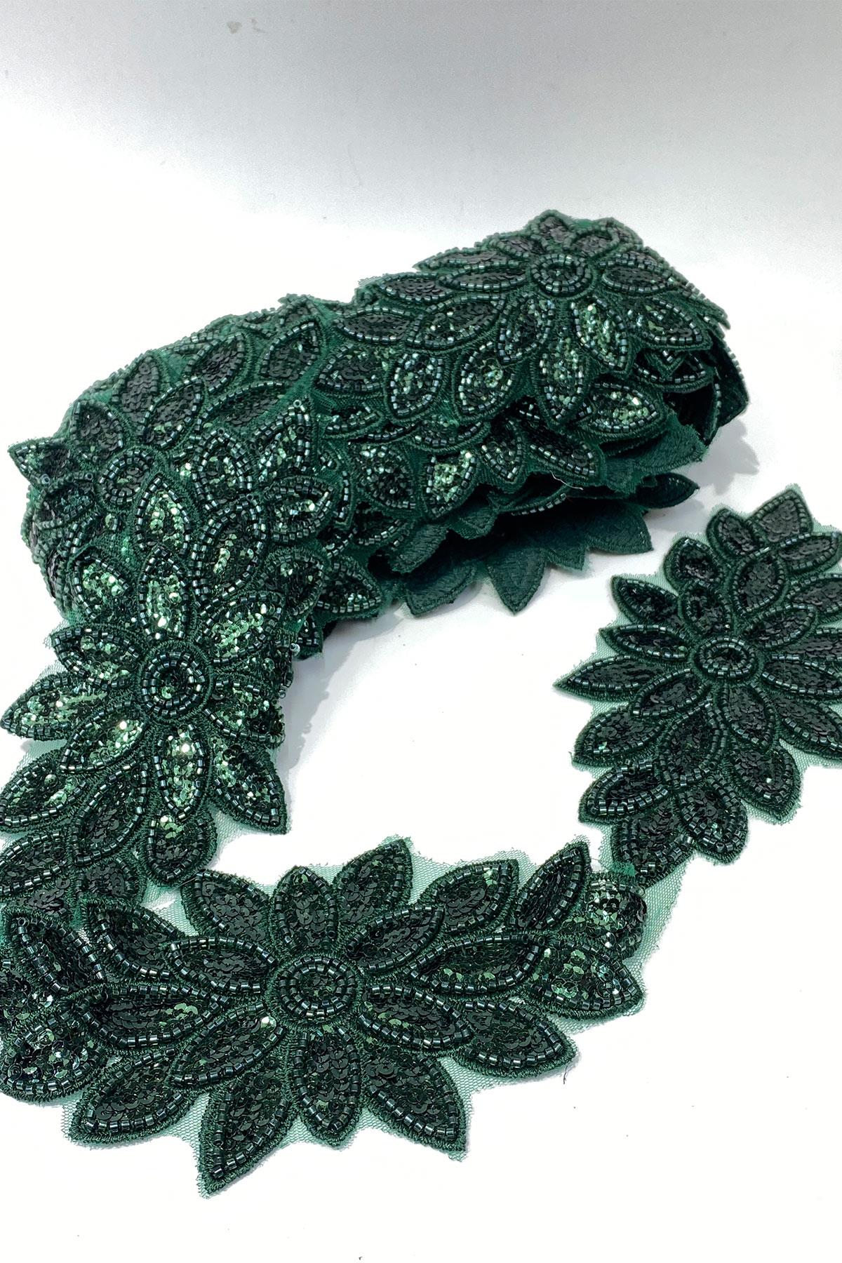 Zümrüt Yeşili Boncuk İşlemeli Çiçek Desen Baklava Geniş Şerit Aplik 1 Metre