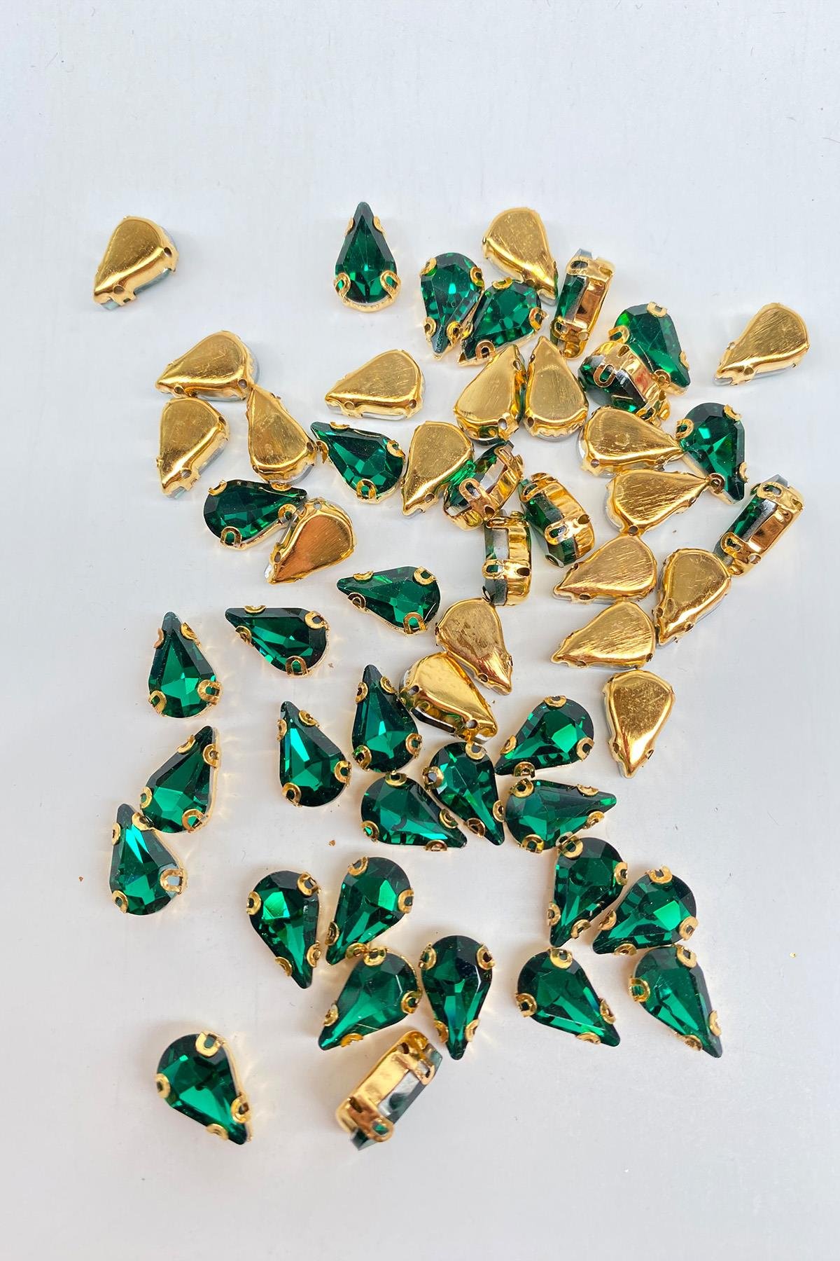 Zümrüt Yeşili Gold Zeminli Dikme Parlak Cam Damla Boncuk 10 Adet
