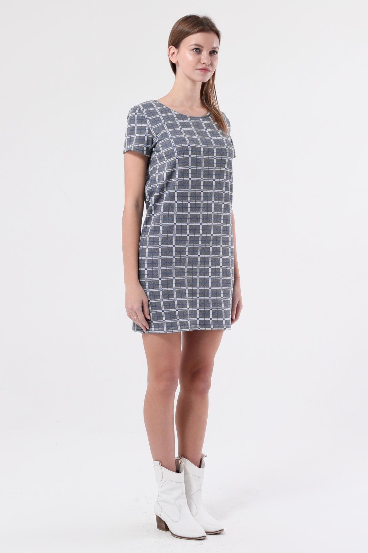 SEZER AKTAŞ ANTRASİT KARELİ BEYAZ ÇİZGİLİ MİNİ ELBİSE