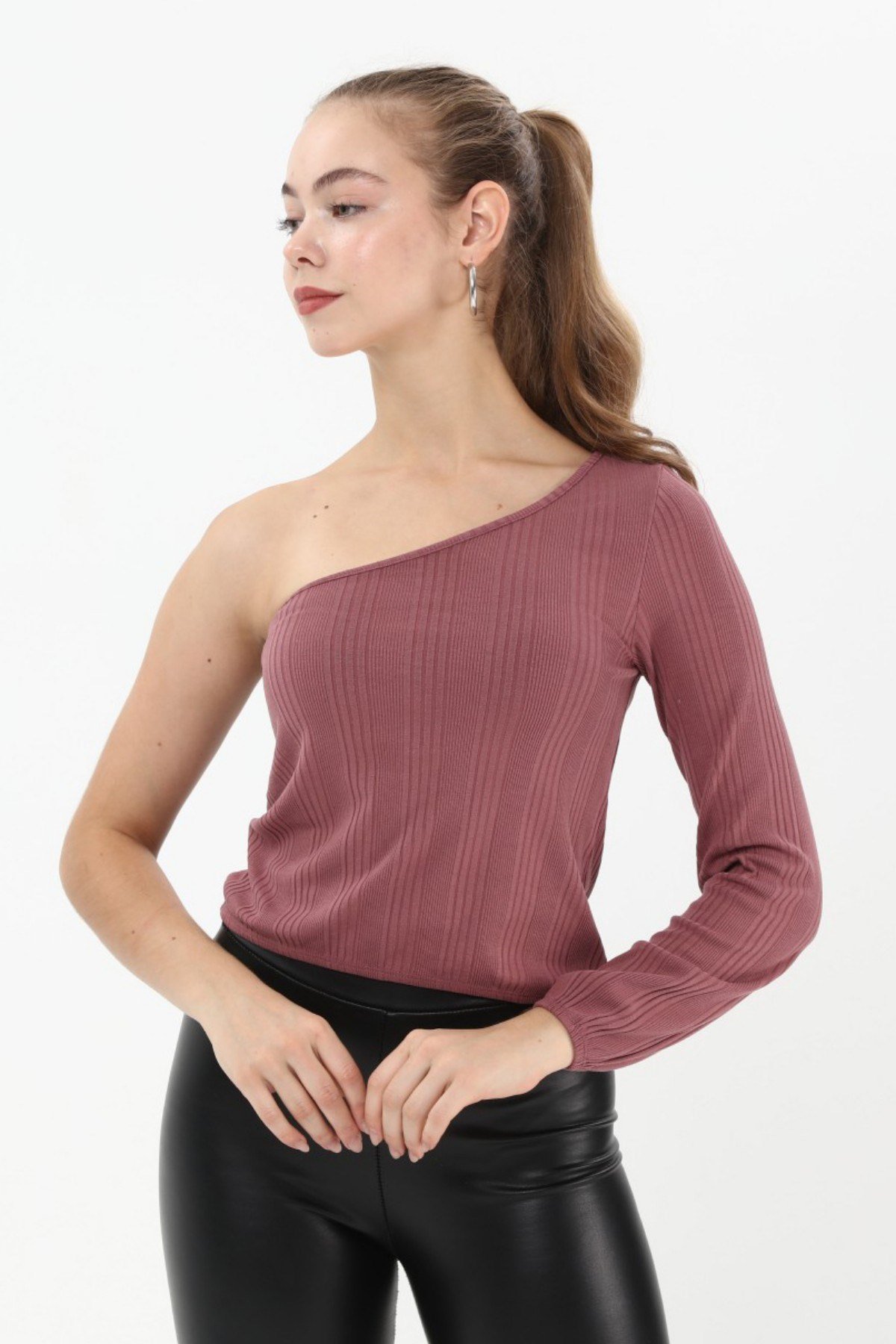 SEZER AKTAŞ BORDO TEK KOL BEL LASTİKLİ CROP T-SHIRT 