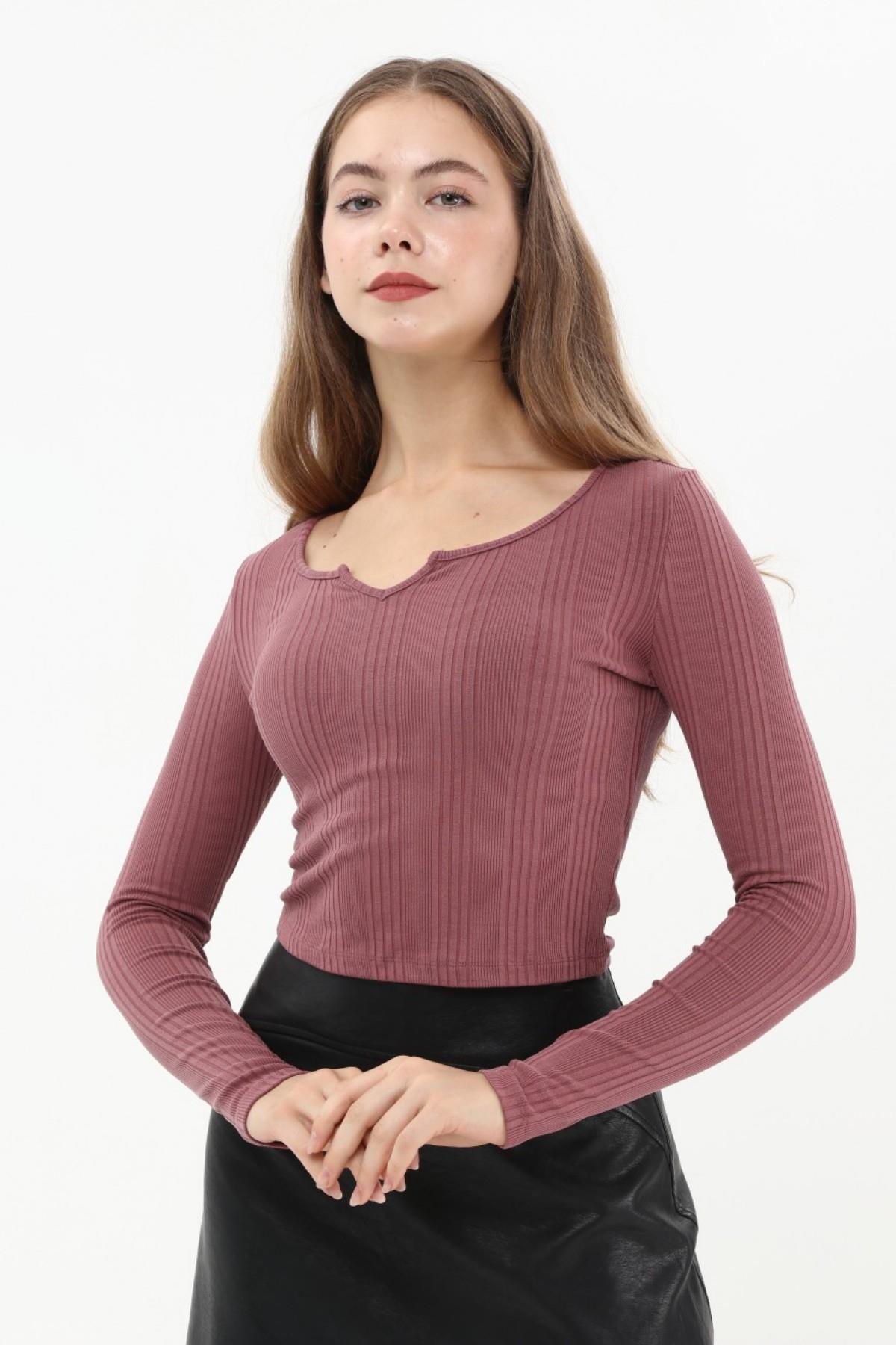 SEZER AKTAŞ BORDO UZUN KOL VE YAKA CROP T SHİRT 