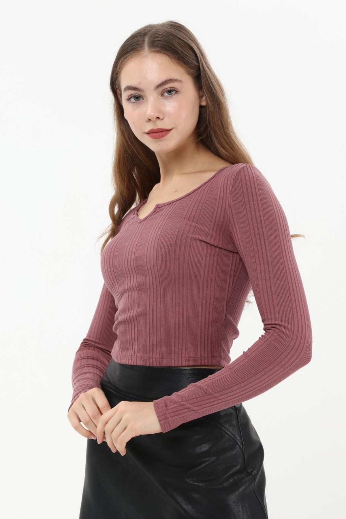 SEZER AKTAŞ BORDO UZUN KOL VE YAKA CROP T SHİRT 