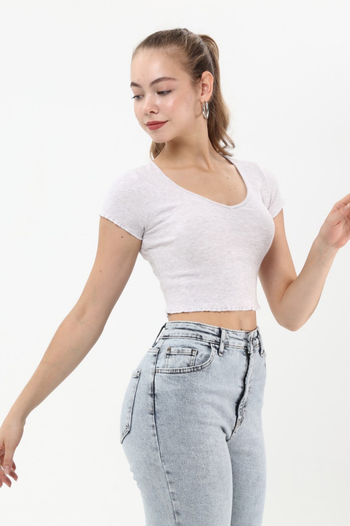 SEZER AKTAS GRİ KISA KOL CROP T-SHIRT 