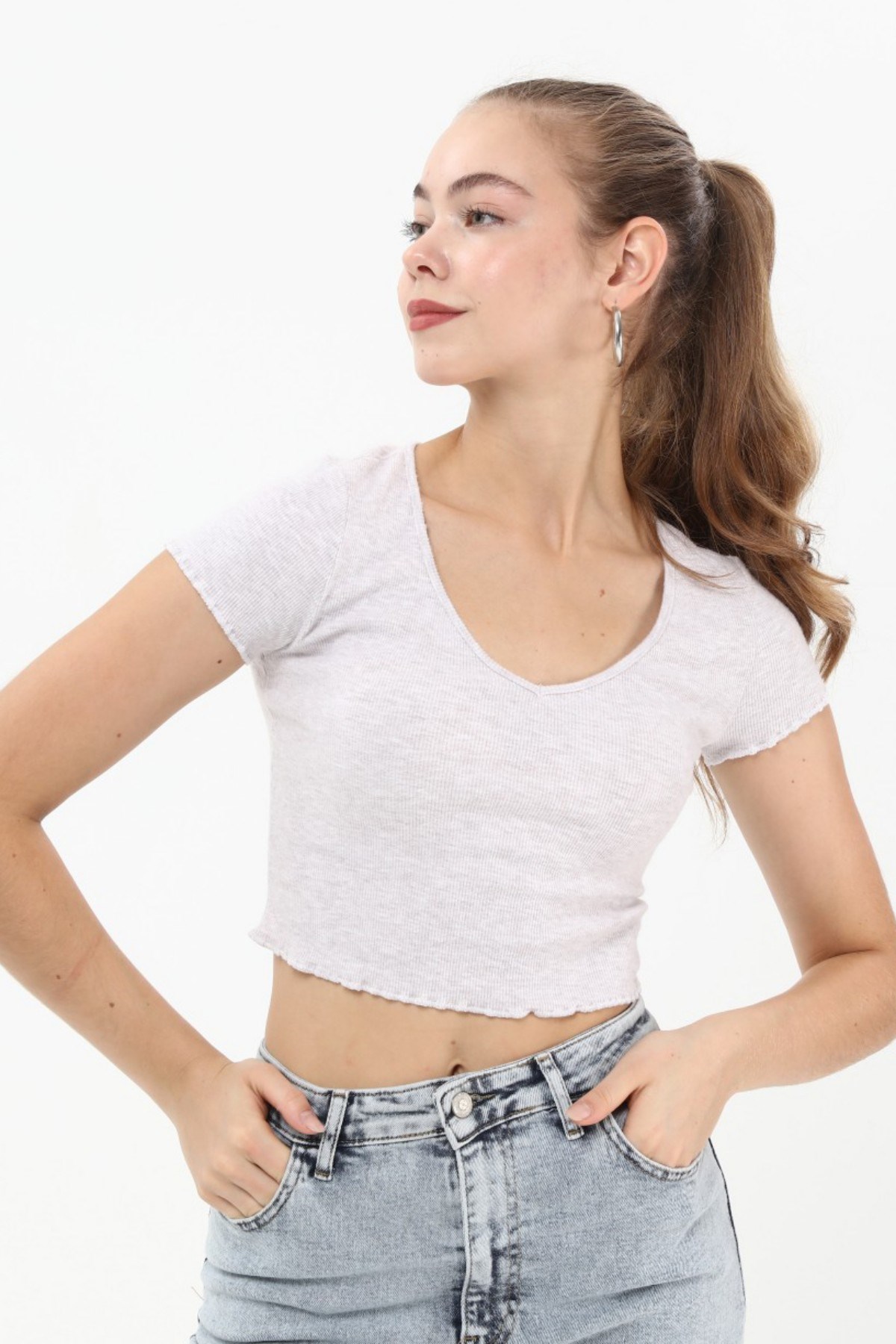 SEZER AKTAS GRİ KISA KOL CROP T-SHIRT 
