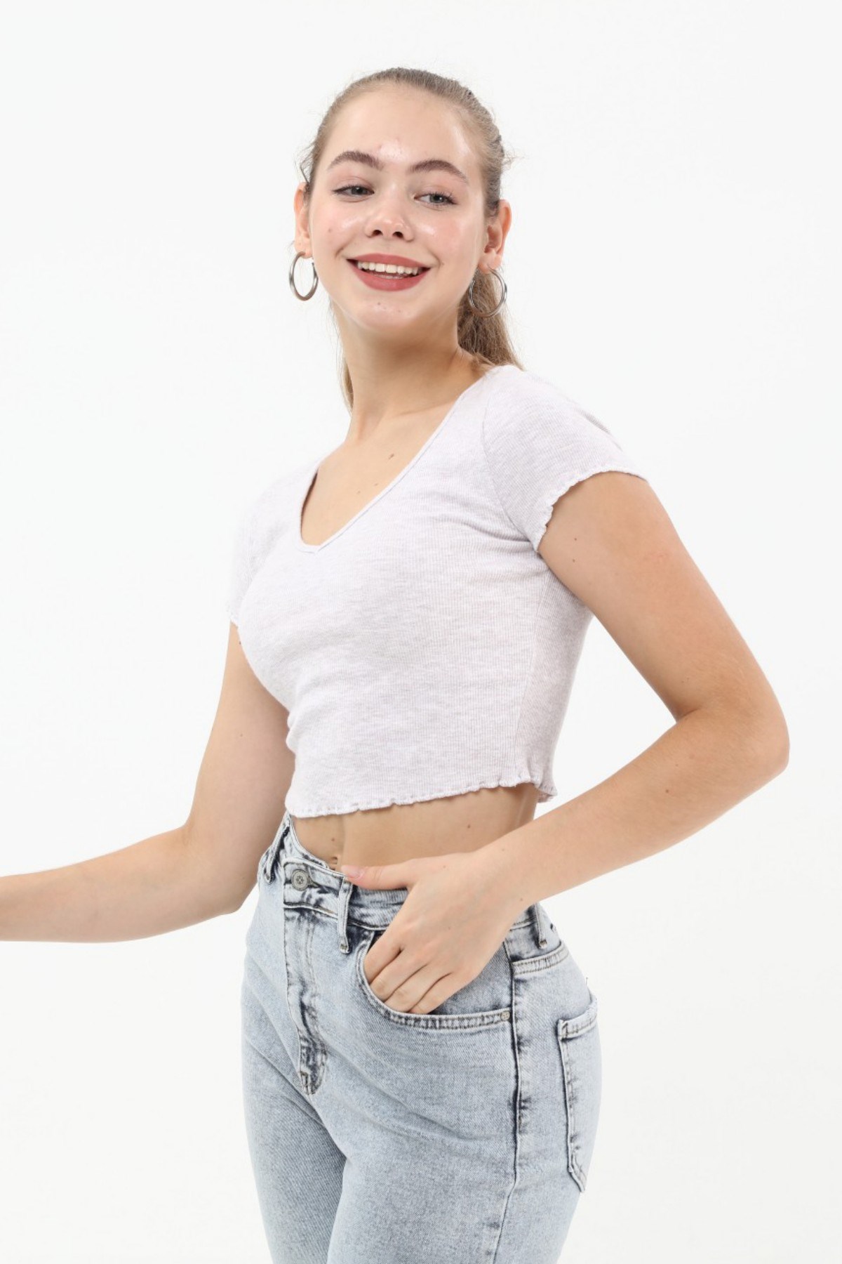 SEZER AKTAS GRİ KISA KOL CROP T-SHIRT 