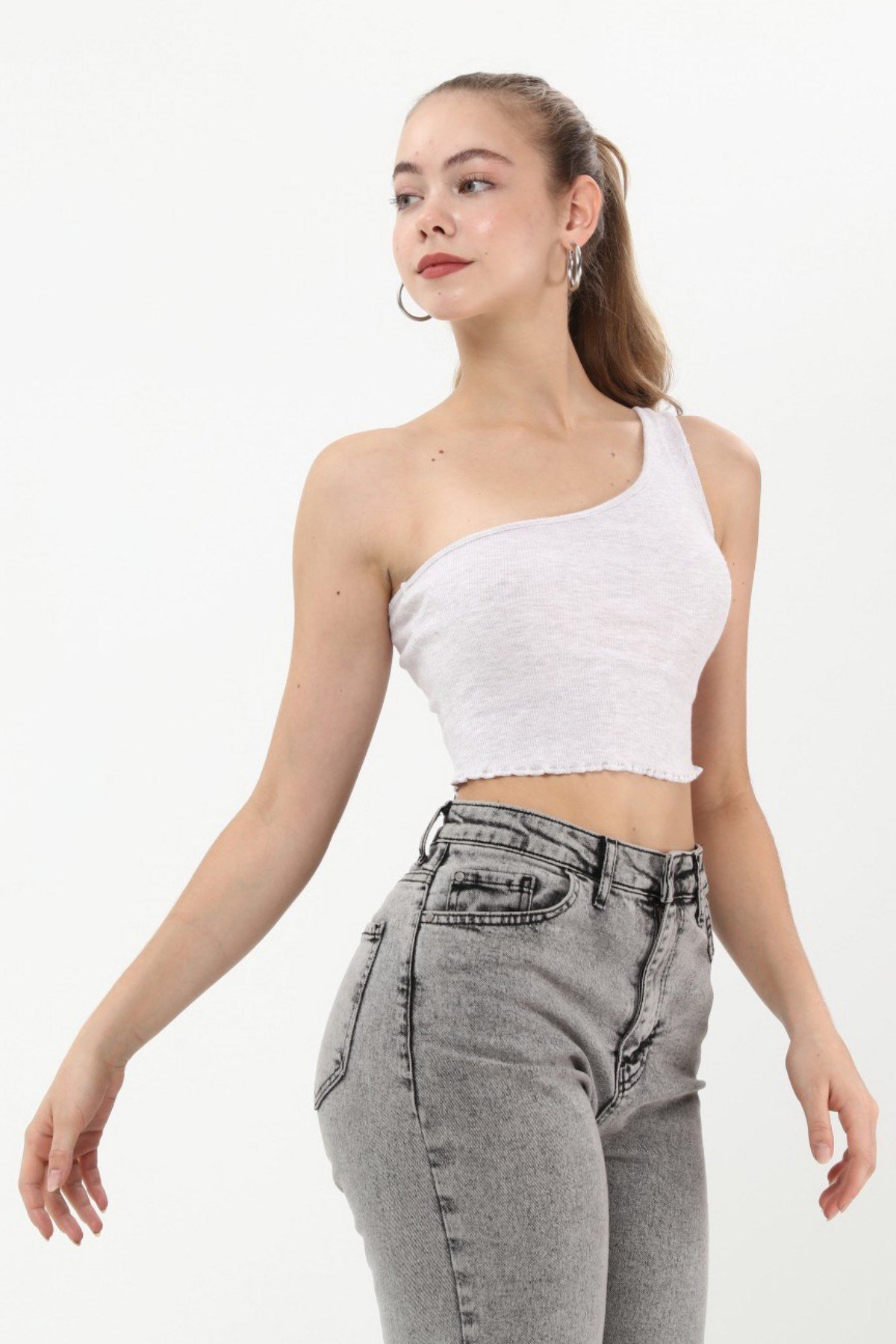 SEZER AKTAS GRİ TEK OMUZ CROP T-SHIRT 