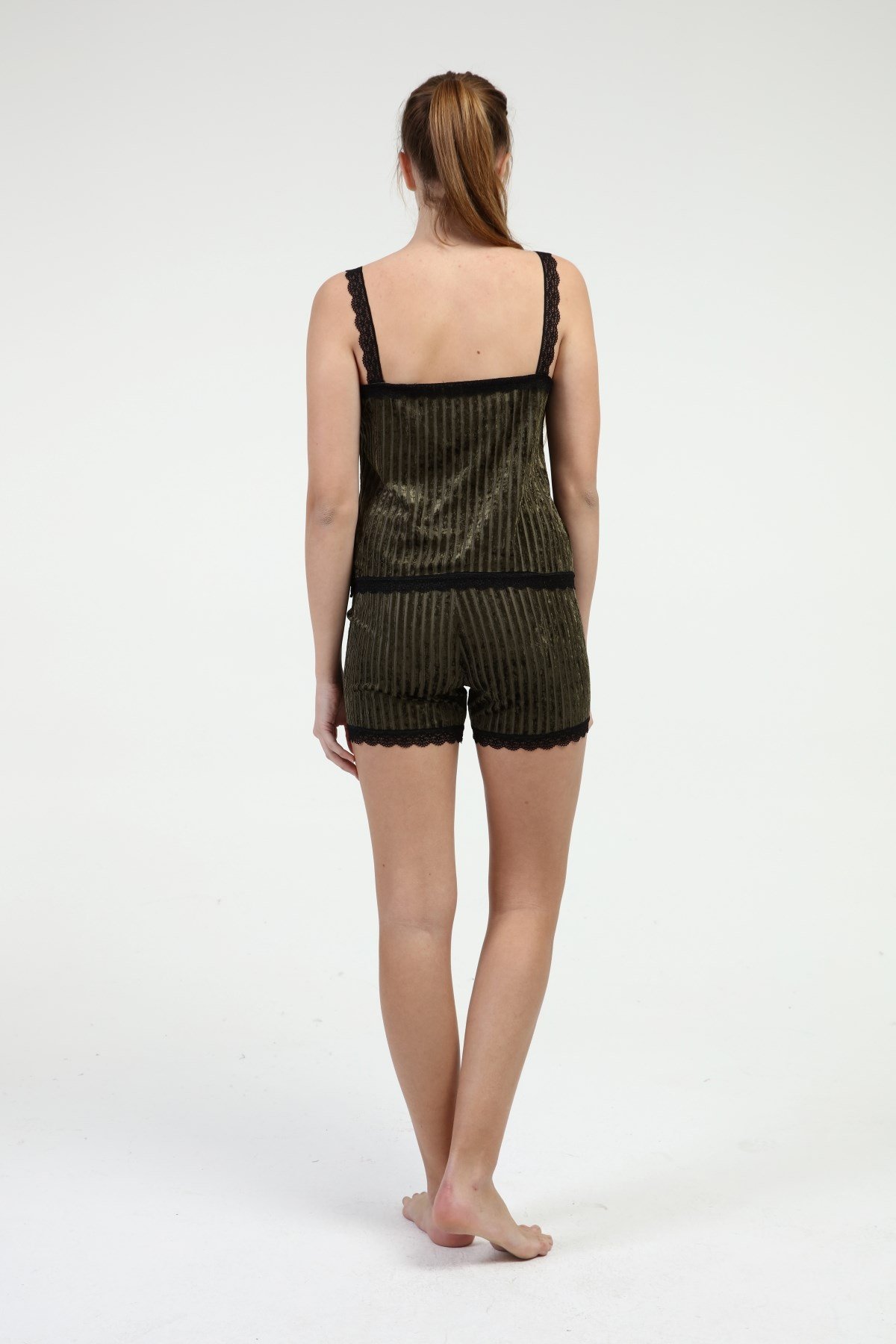 Sezer Aktaş İkon  Kadife  Yeşil Şortlu GECELİK