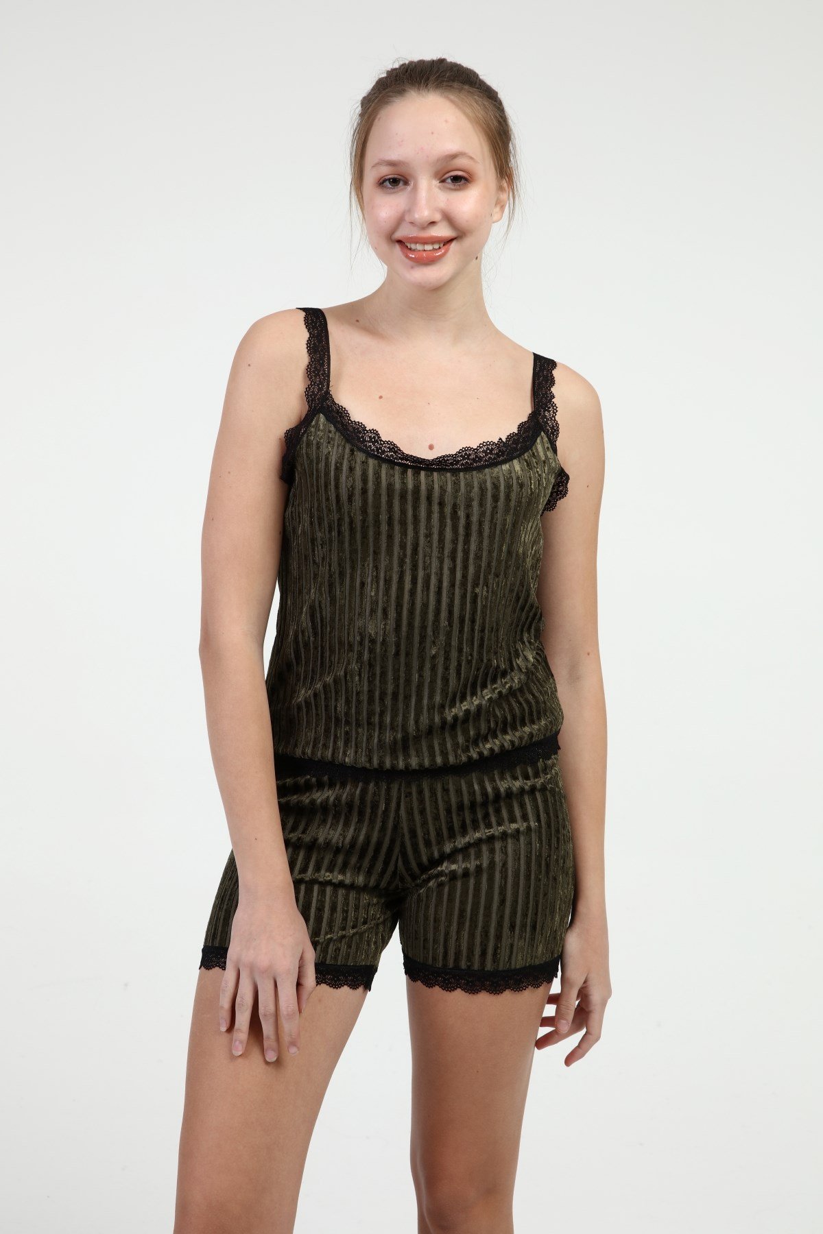 Sezer Aktaş İkon  Kadife  Yeşil Şortlu GECELİK