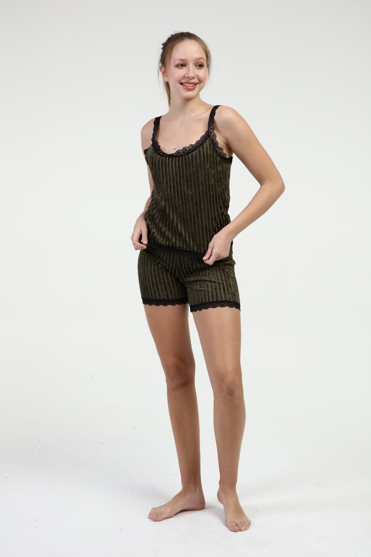 Sezer Aktaş İkon  Kadife  Yeşil Şortlu GECELİK