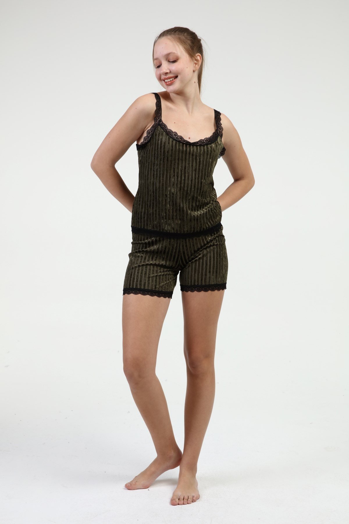 Sezer Aktaş İkon  Kadife  Yeşil Şortlu GECELİK