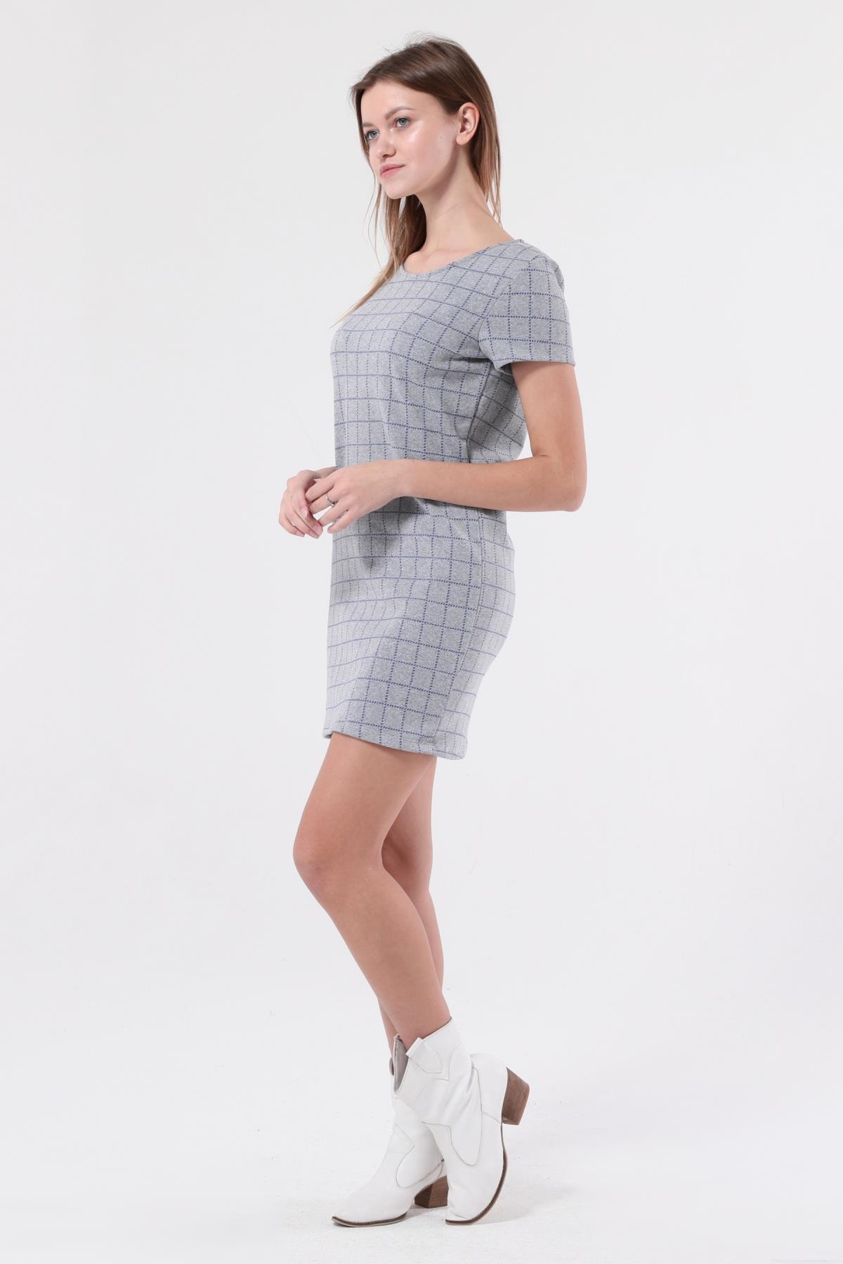 SEZER AKTAŞ MAVİ KARELİ  GRİ MİNİ ELBİSE