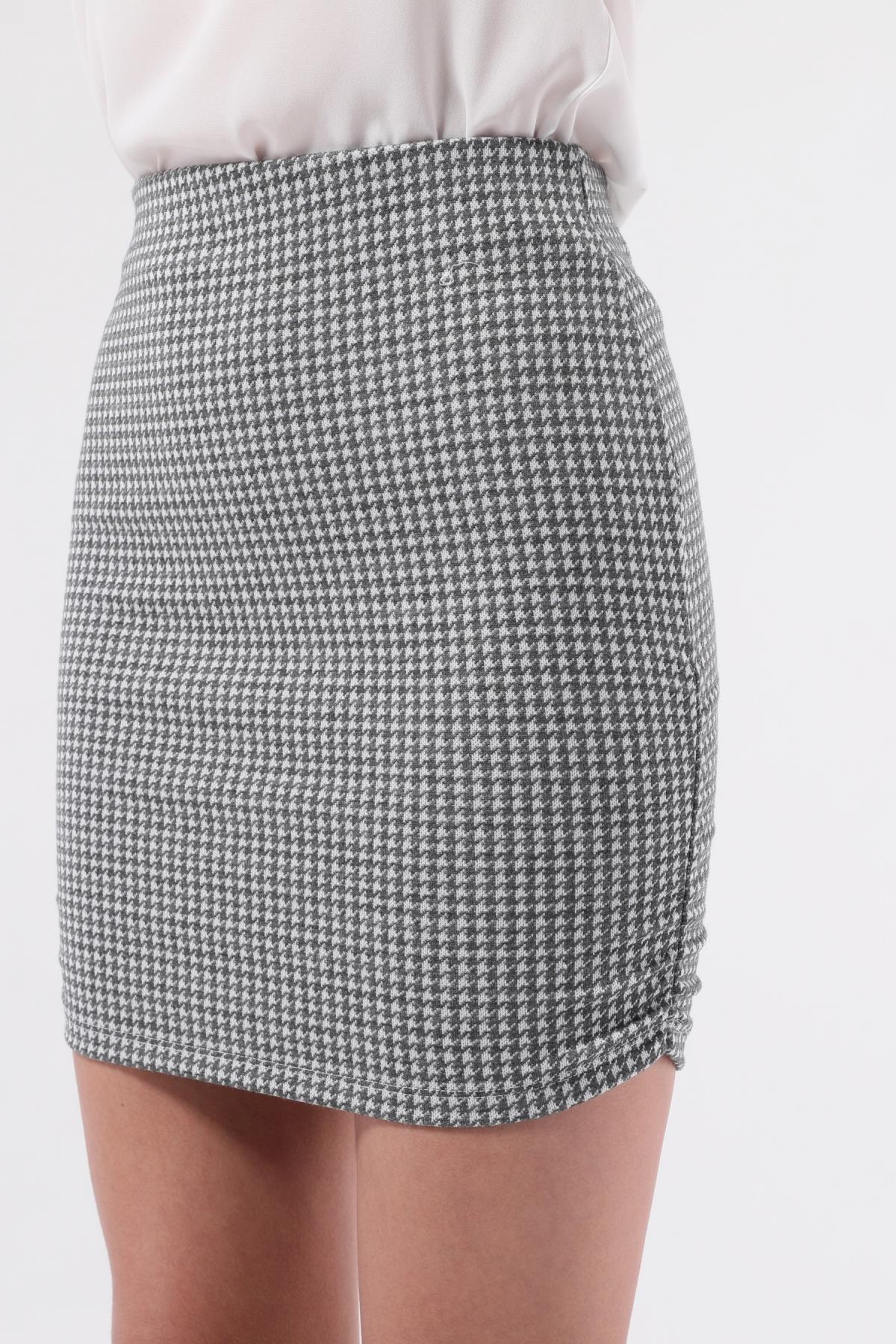 SEZER AKTAŞ YANI BÜZGÜLÜ GRİ KAZAYAĞI MİNİ ETEK