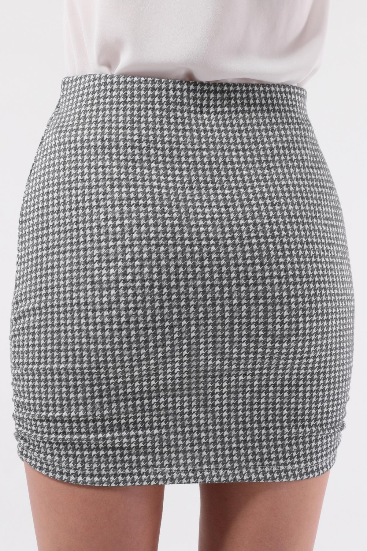 SEZER AKTAŞ YANI BÜZGÜLÜ GRİ KAZAYAĞI MİNİ ETEK