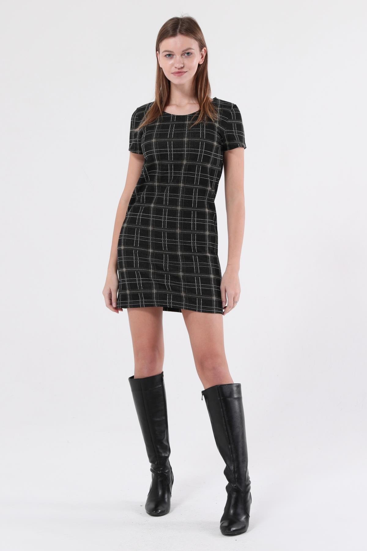 SEZER AKTAŞ YEŞİL KARELİ MİNİ ELBİSE