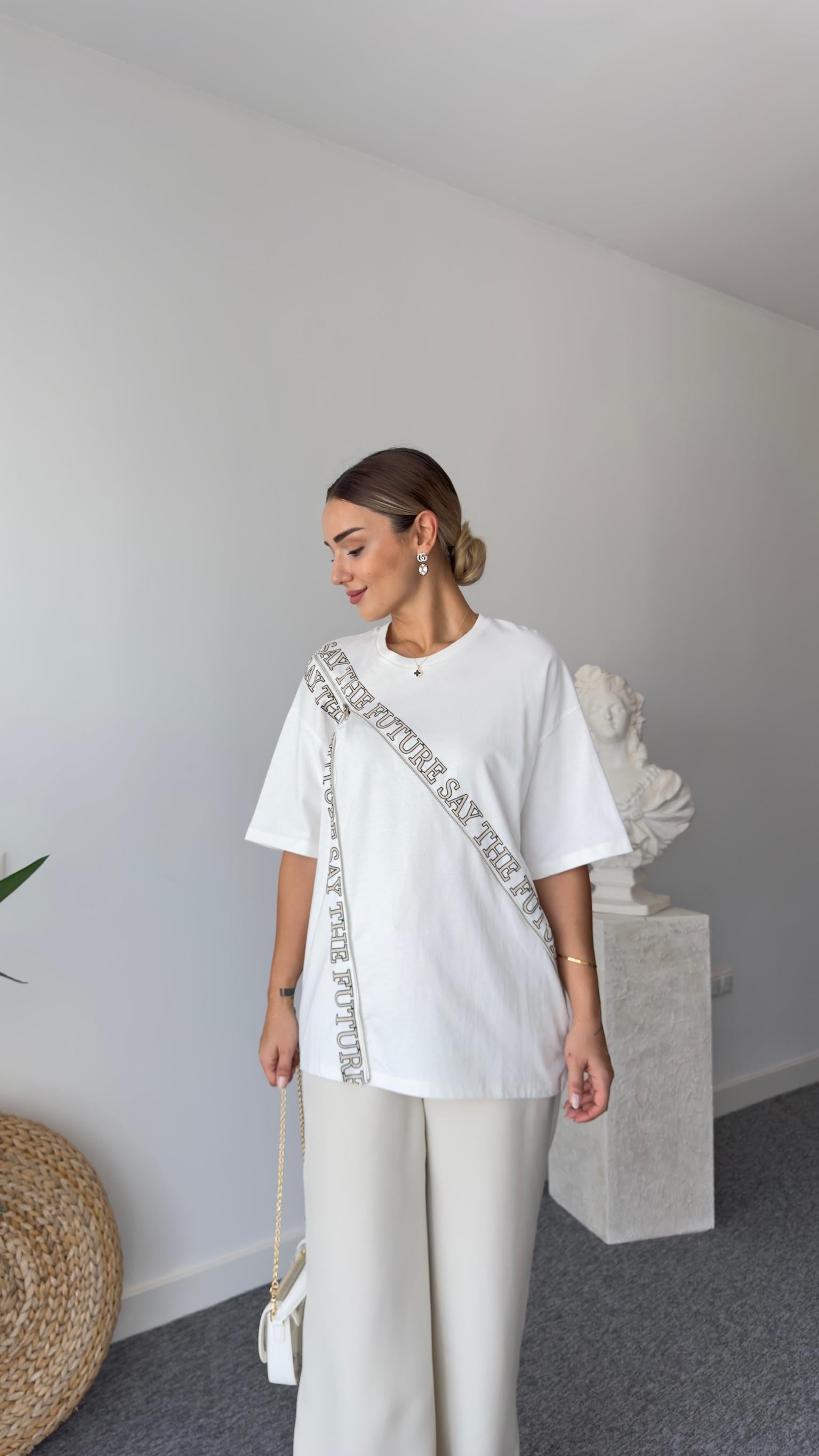 Yazı Ve Fermuar Detaylı Tasarım Tshirt