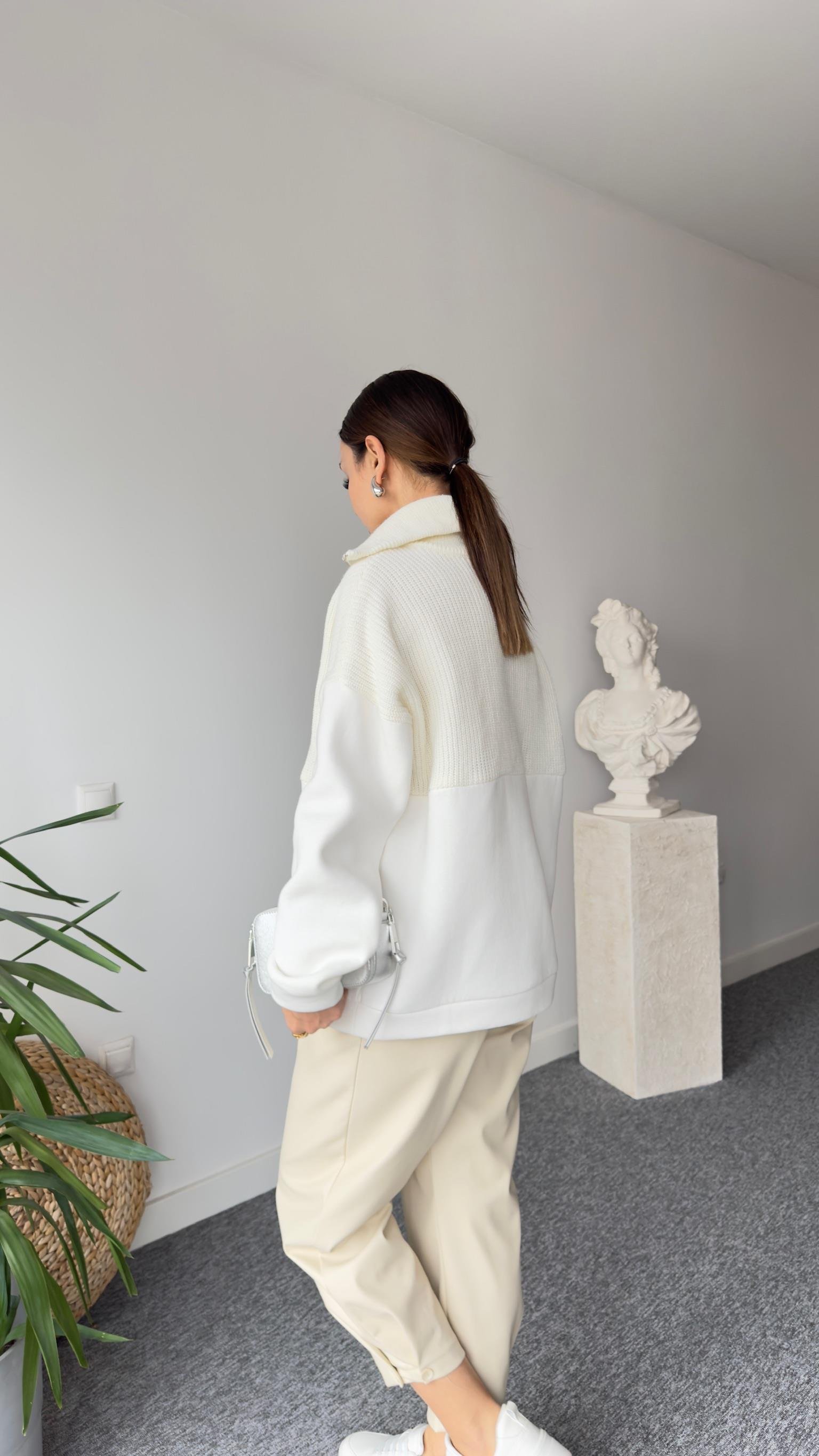 Üst Trikolu Fermuarlı Beyaz Sweatshirt