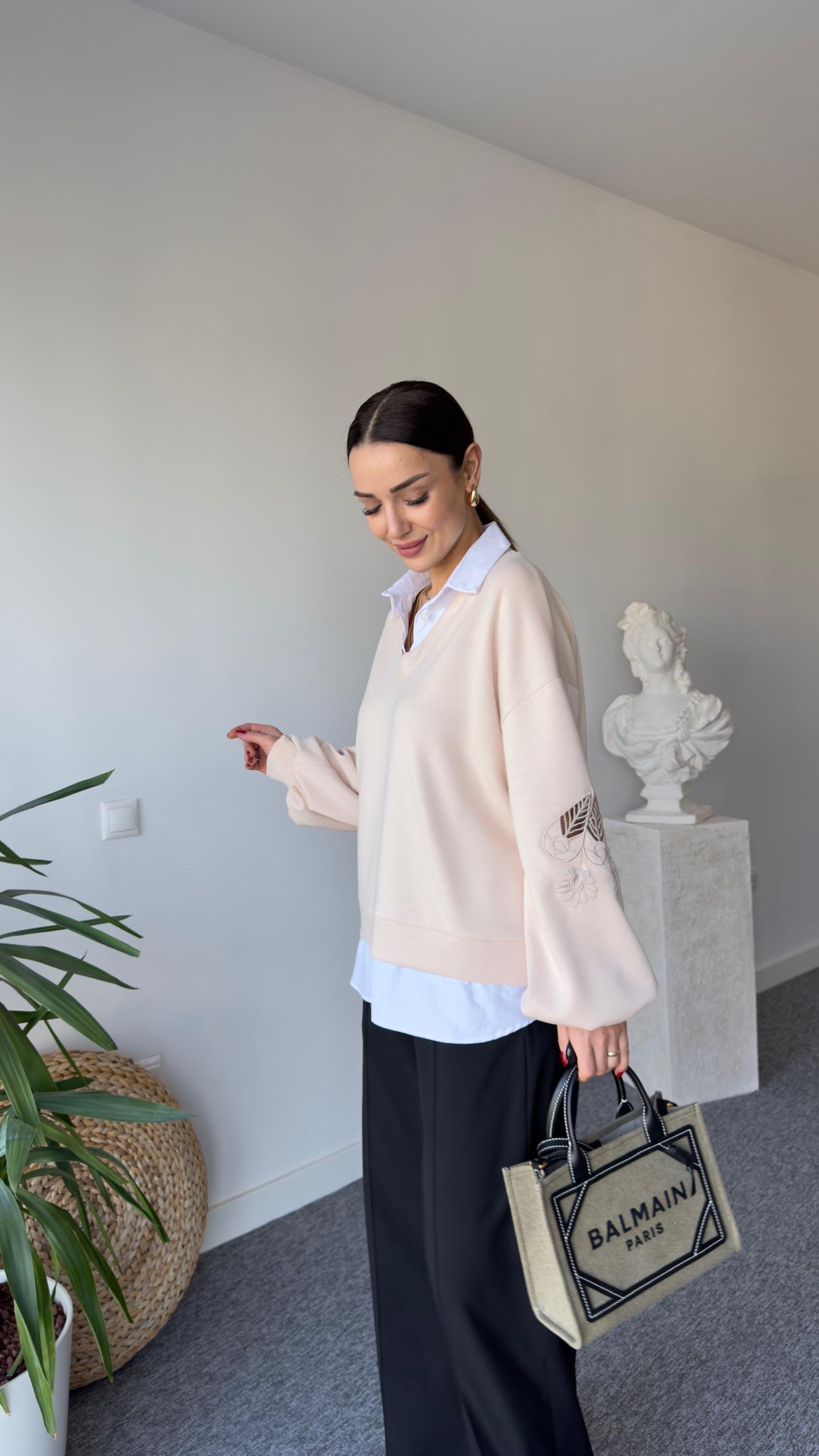 Gömlek Detaylı Kollar Aplikeli Bej Modal Sweat