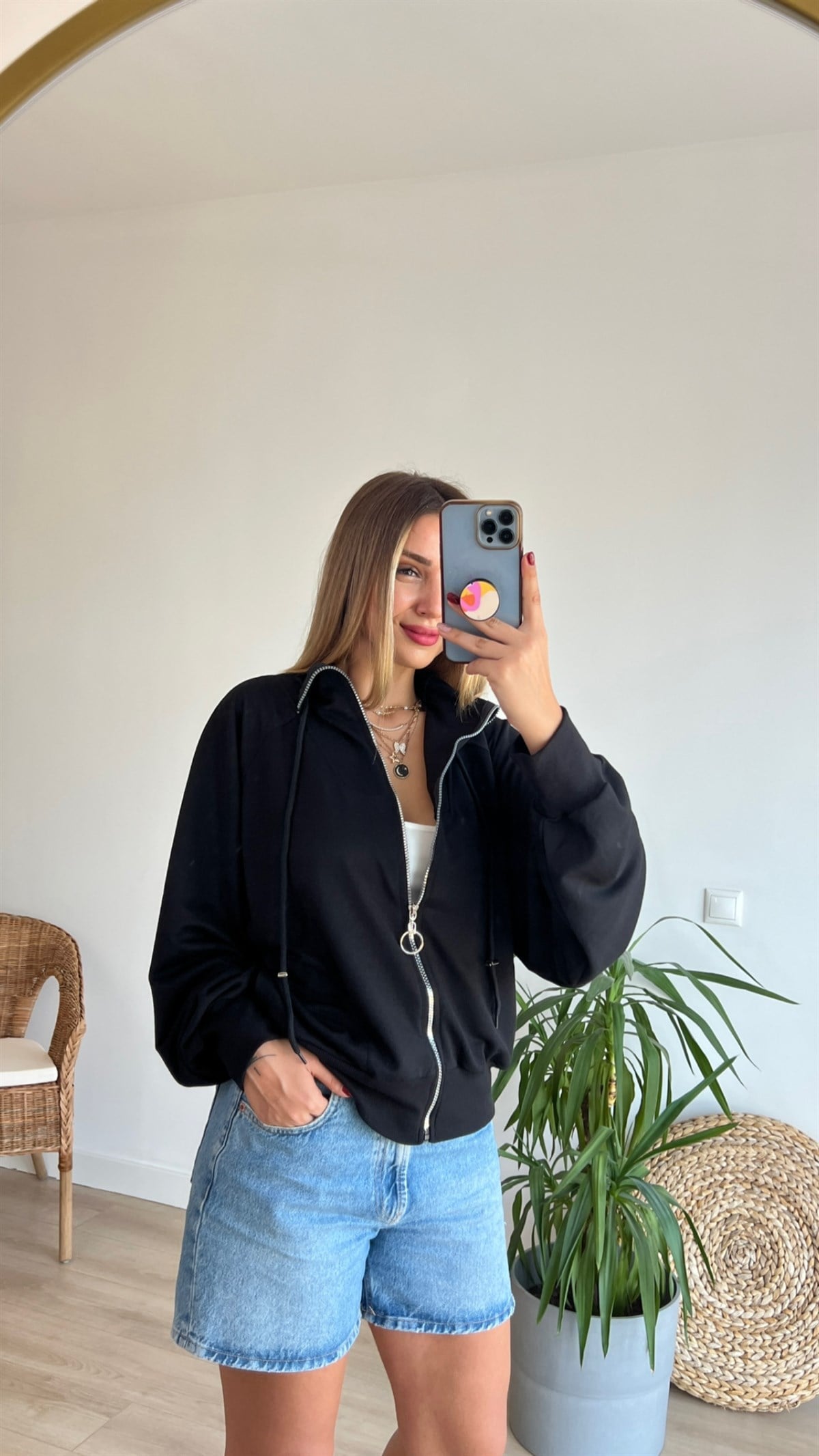 Dik Yaka Fermuarlı Siyah Sweat