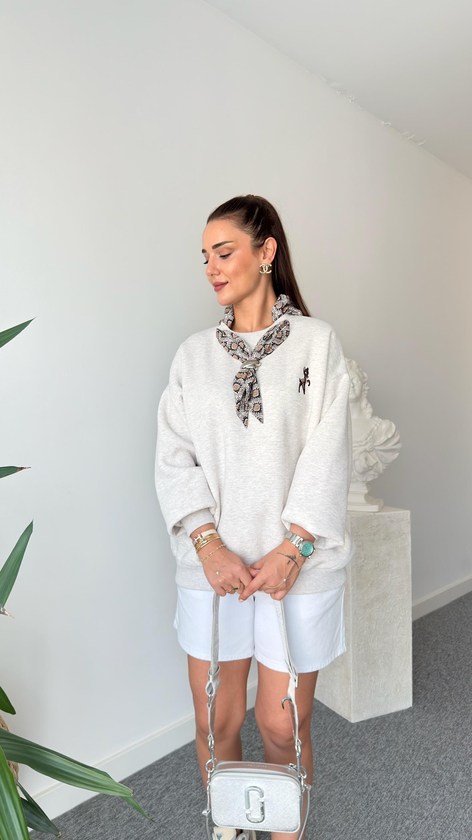 Fular Aksesuarlı Gri Sweatshirt