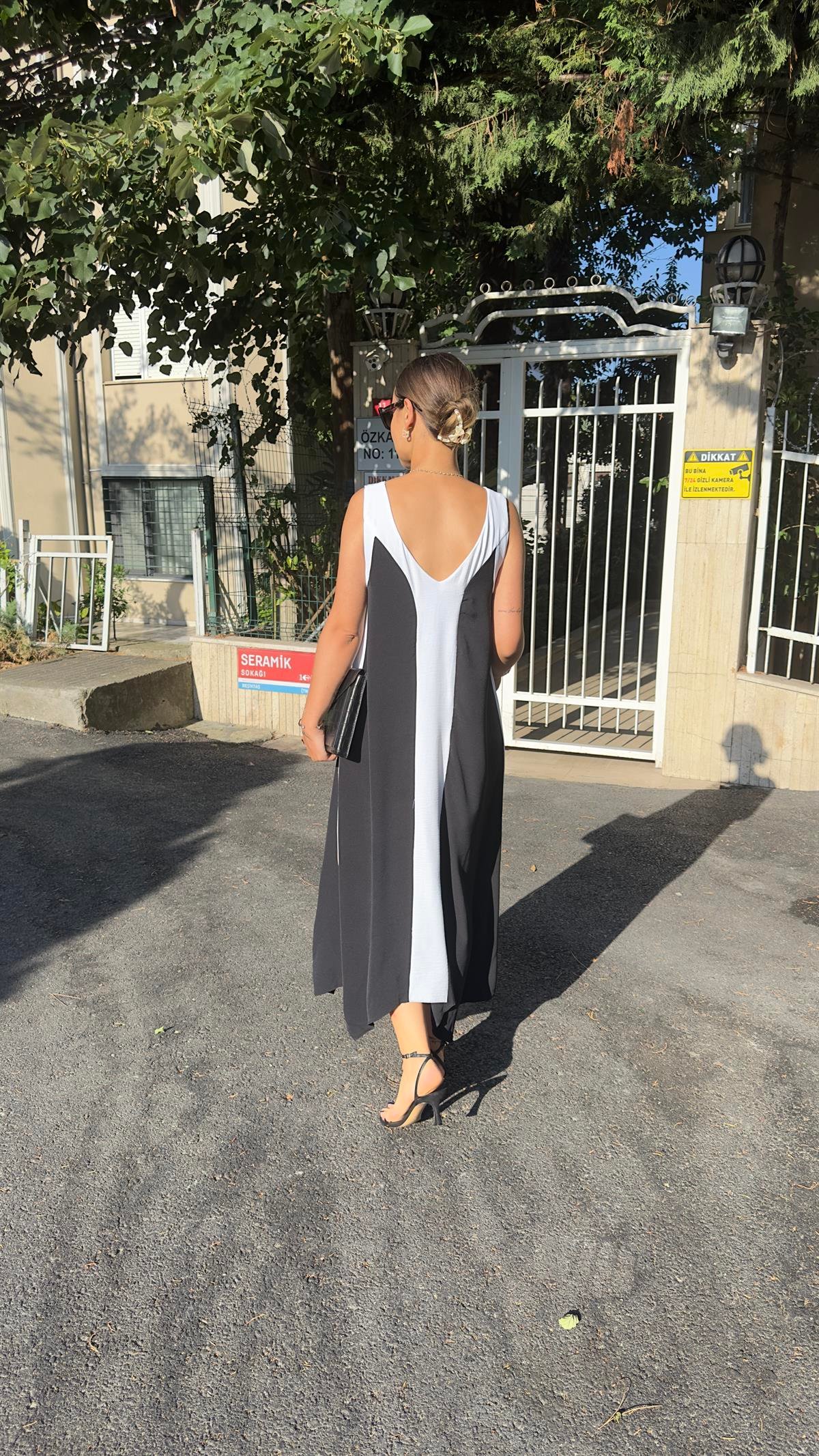 Beyaz Şerit Detaylı Elbise 