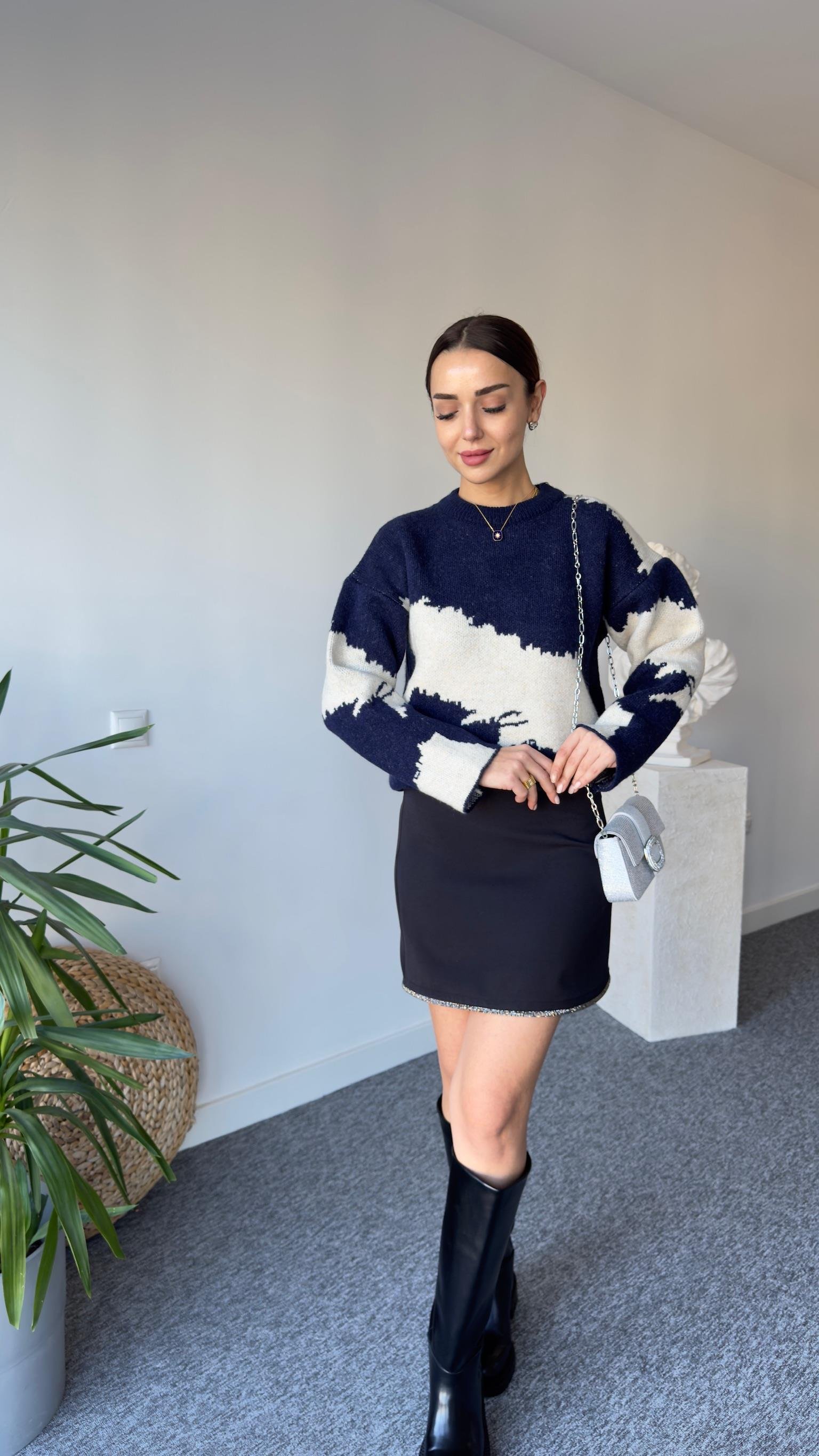 Lacivert Geçişli Massi Model Kazak