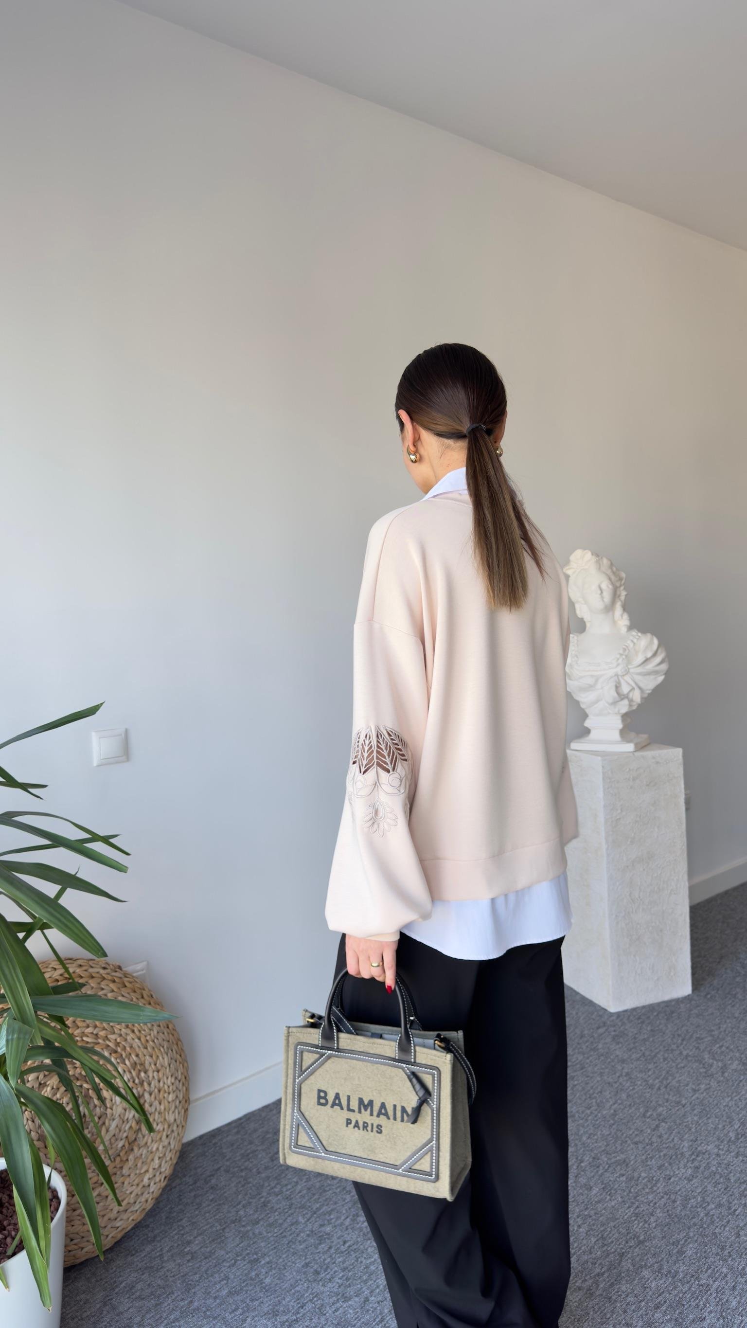 Gömlek Detaylı Kollar Aplikeli Bej Modal Sweat