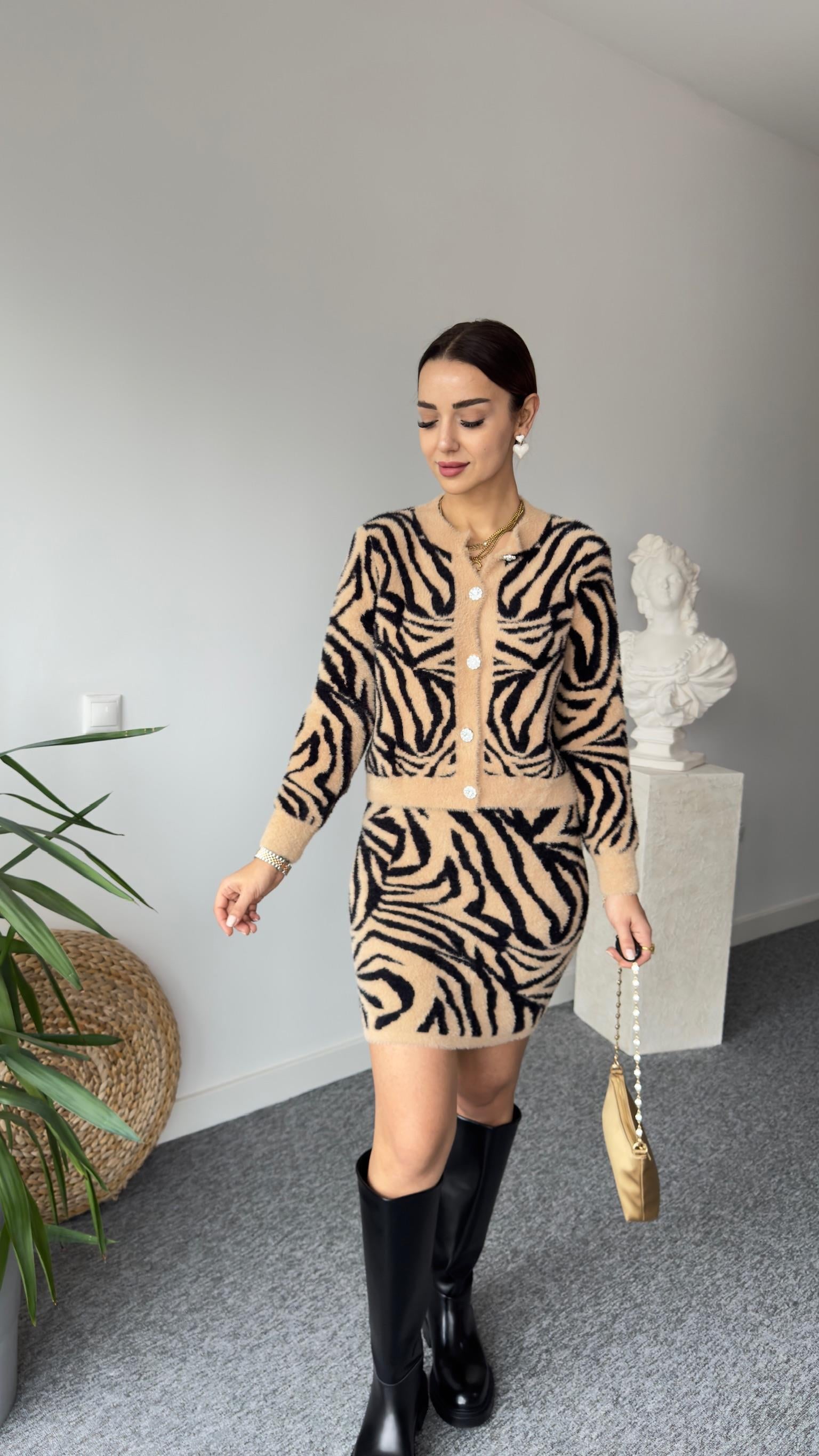 Zebra Desen Yumoş Sakallı Etekli Takım