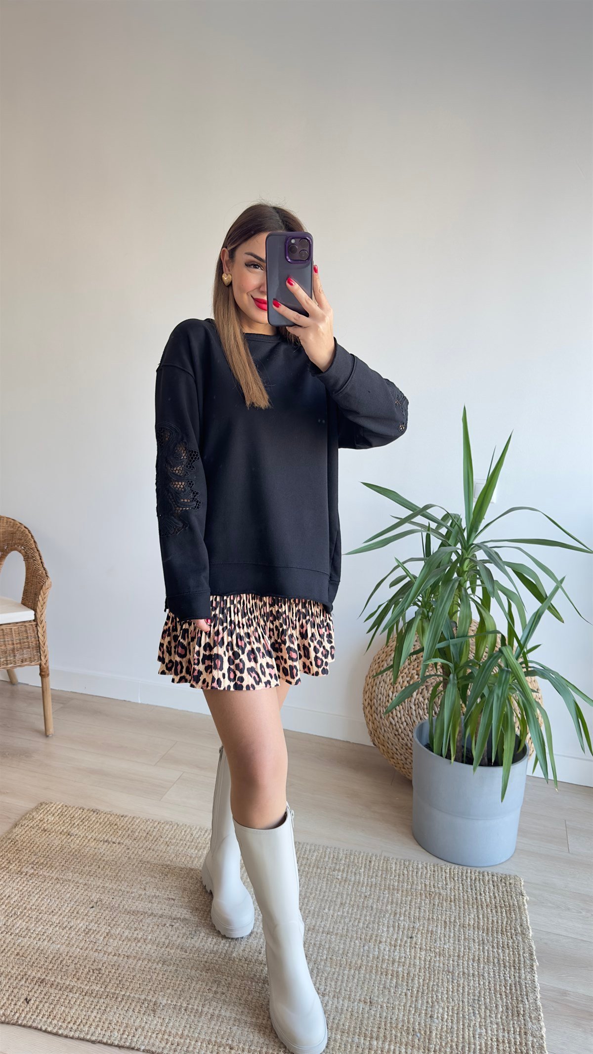 Kolları İşleme Detaylı Siyah Sweatshirt