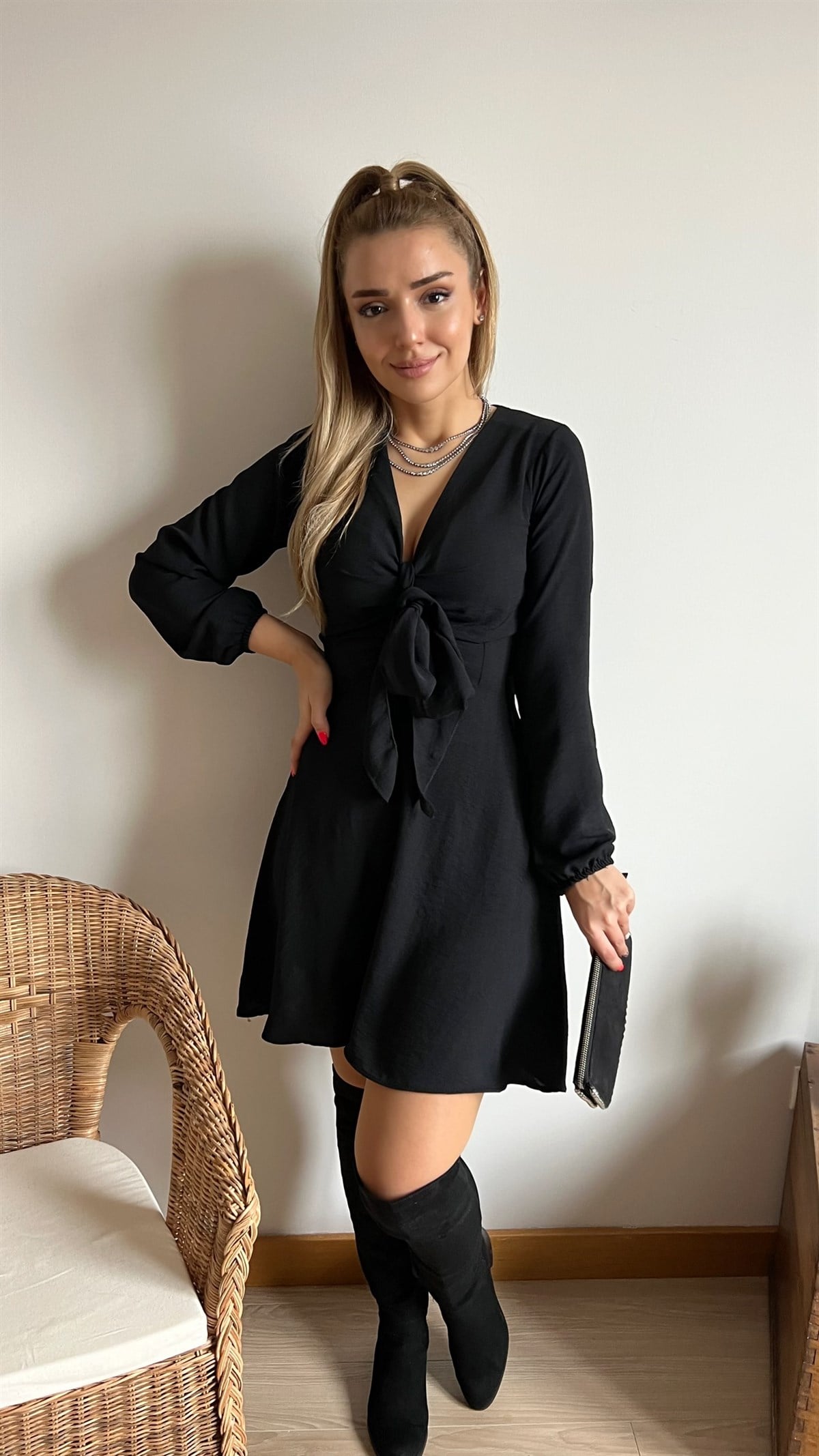 Kuşak Detaylı Siyah Elbise