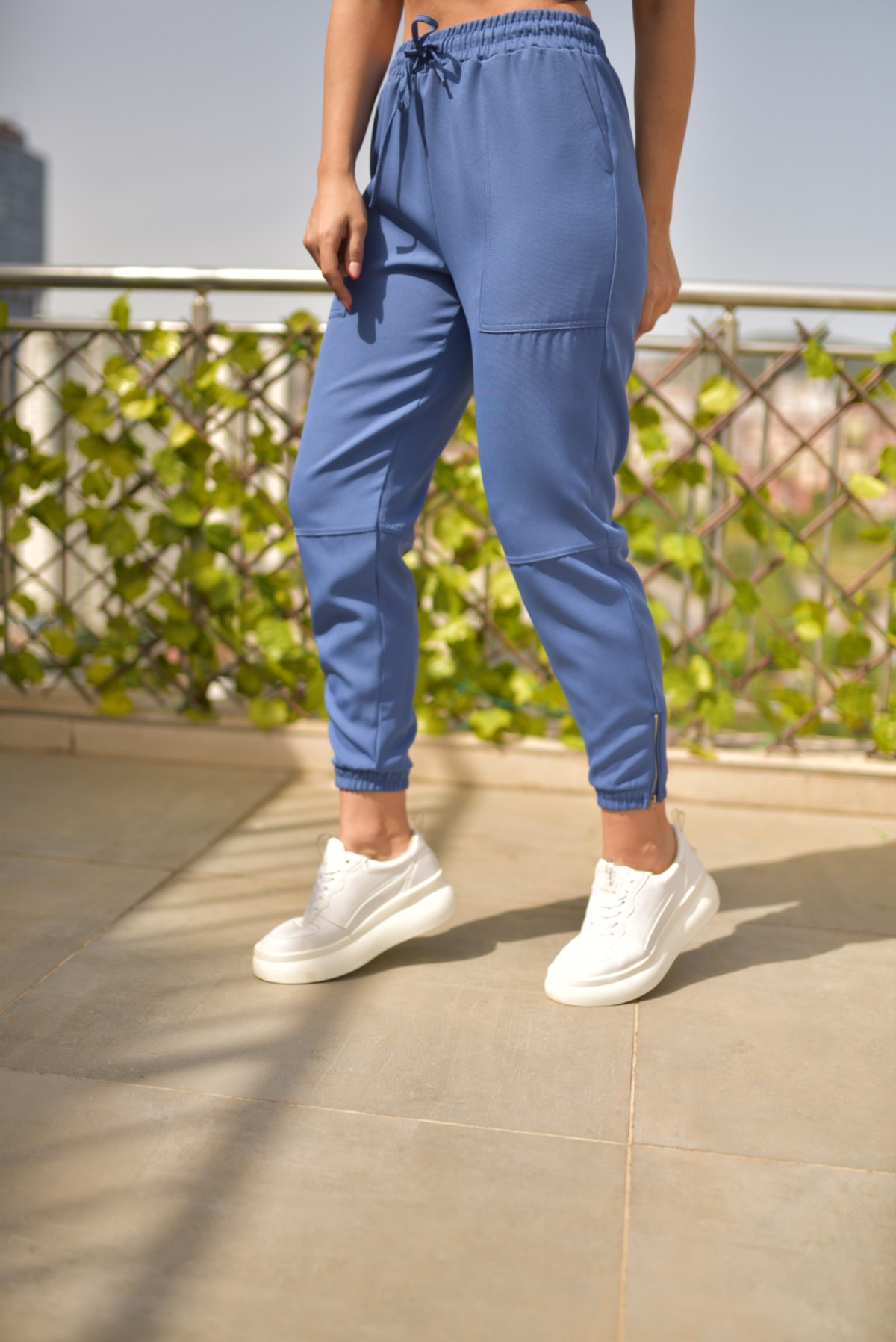 Paça Fermuar Detaylı Mavi Jogger Pantolon