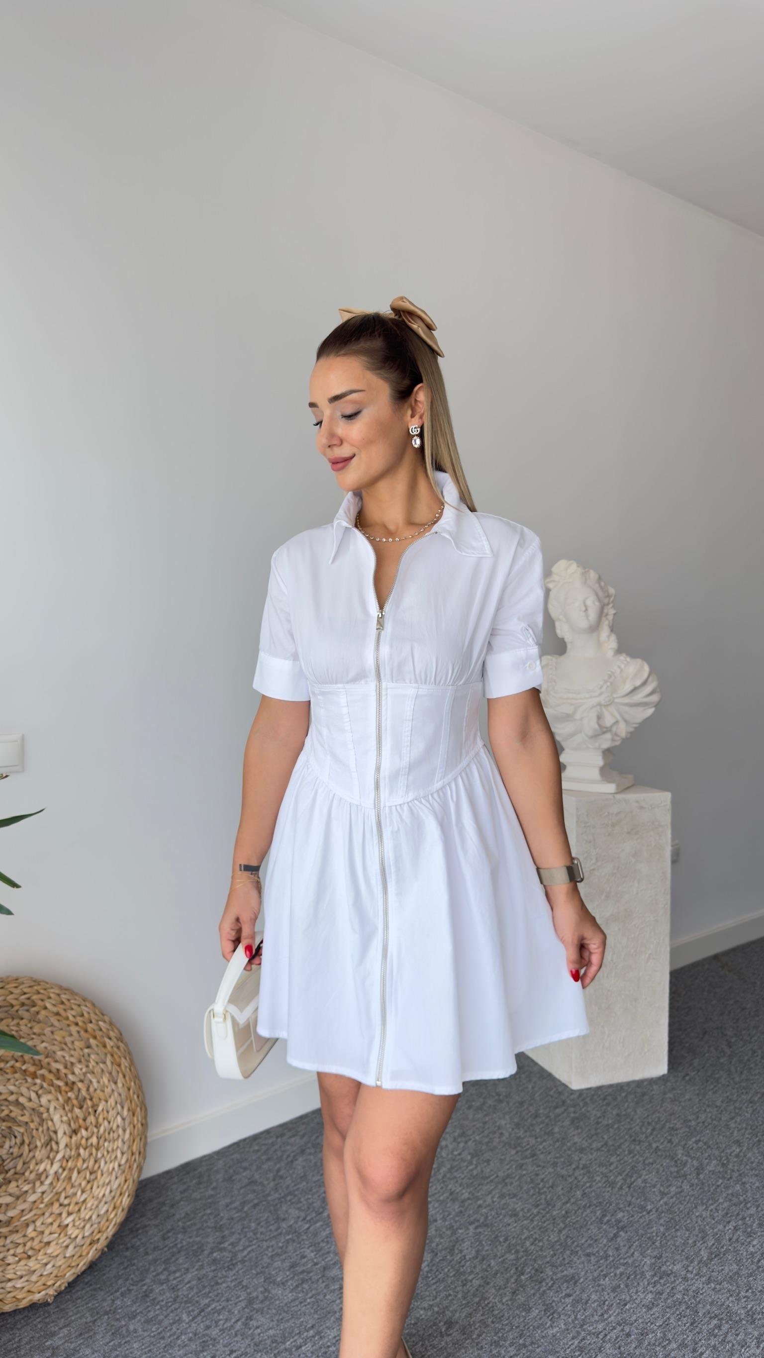 Bel Korse Detaylı Vatkalı Beyaz Poplin Elbise 
