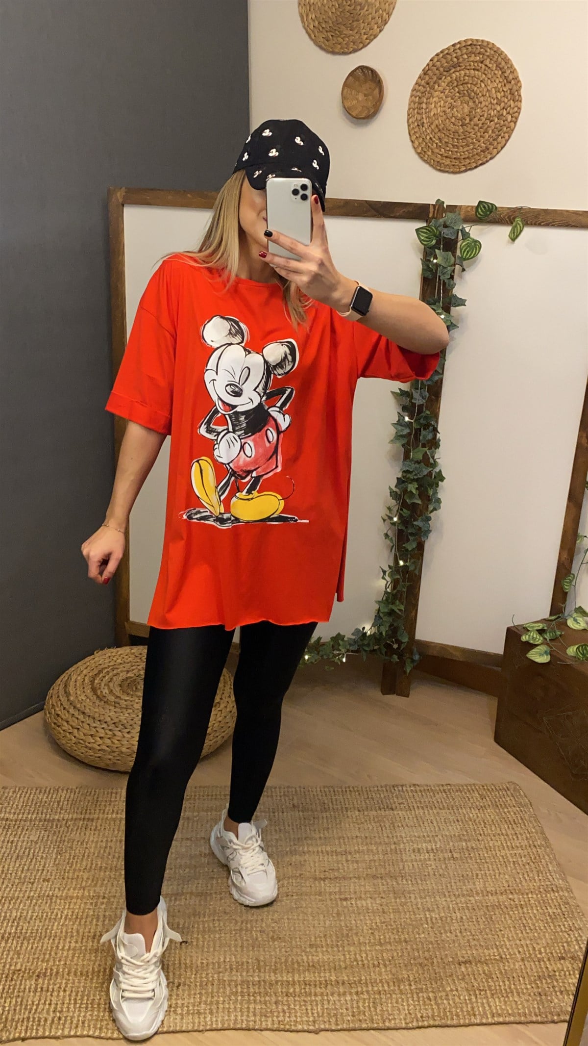Yanları Yırtmaçlı Kırmızı Mickey Tshirt