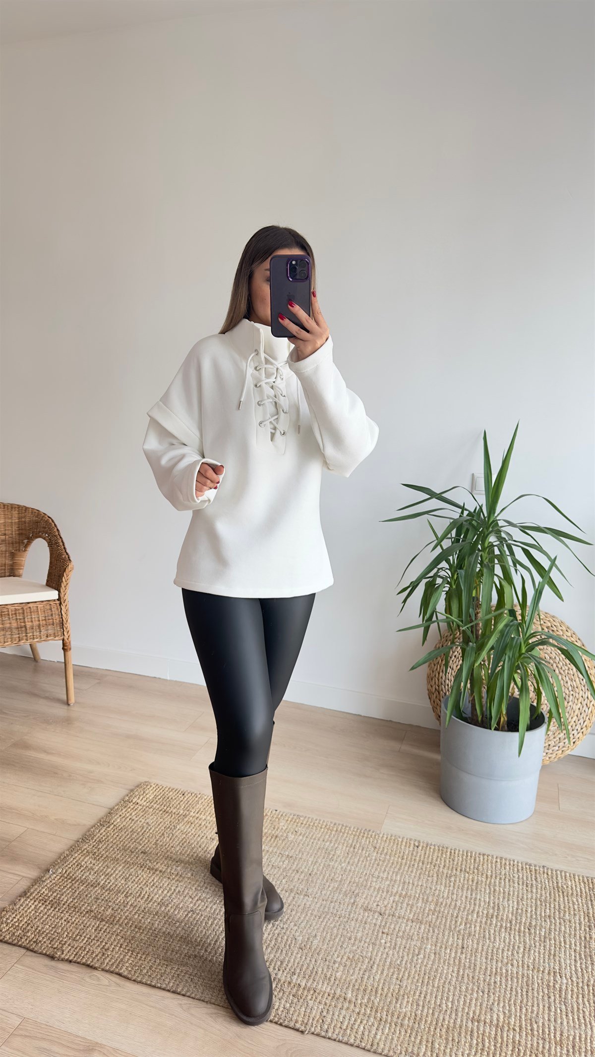 Dik Yaka İpli Beyaz Sweat