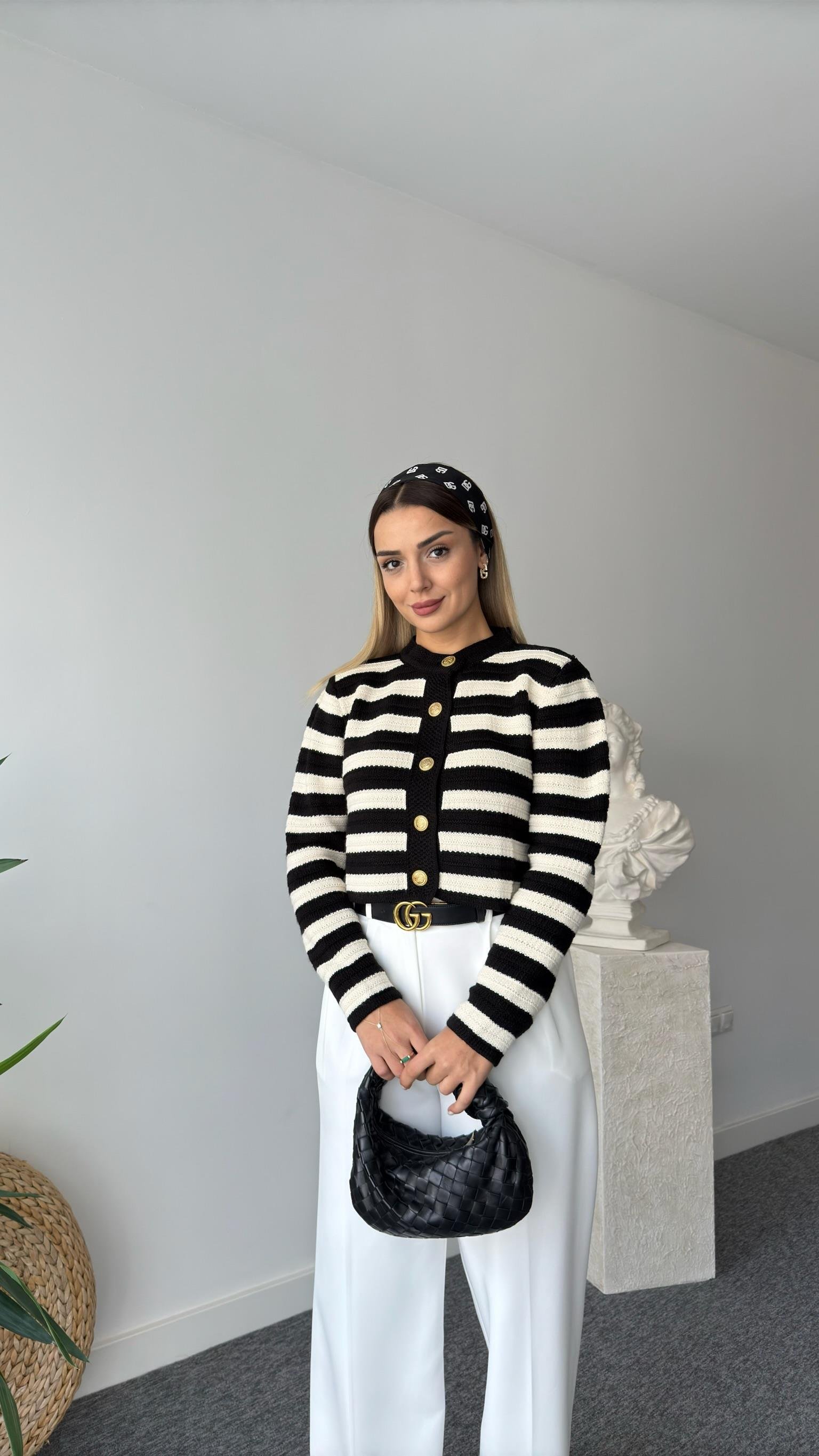 Lins Çizgili Siyah Hırka