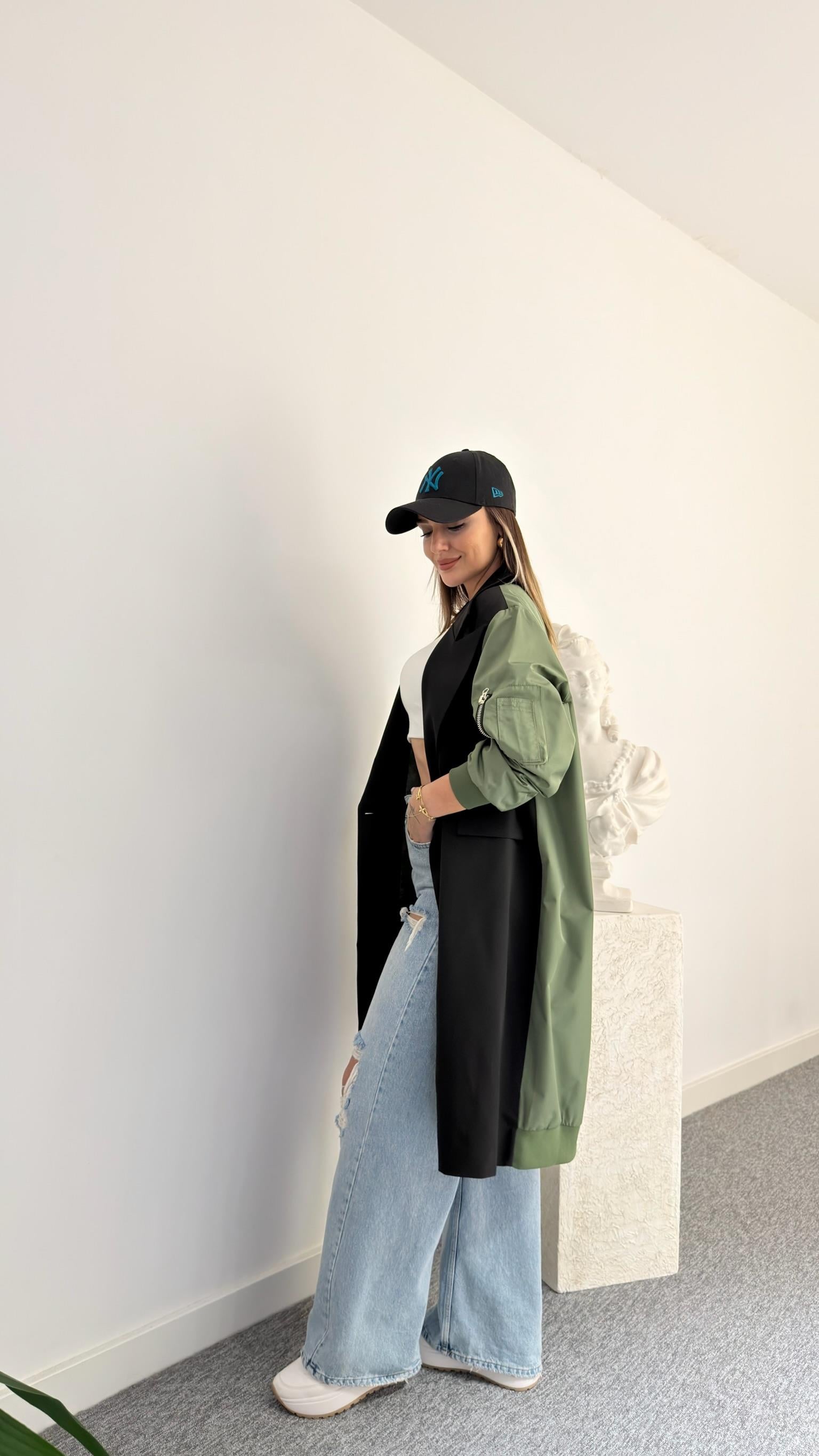 Sırt Yeşil Paraşüt Detaylı Trençkot