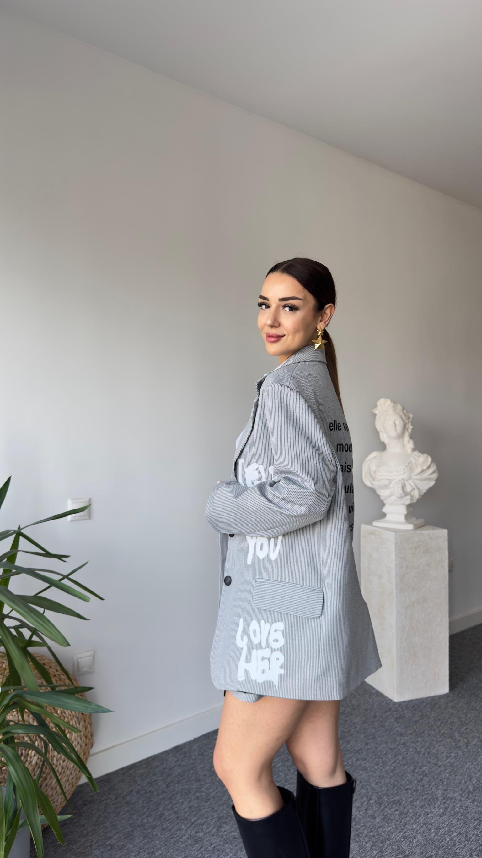 Graf Yazı Ve Baskı Detay Tasarım Çizgili Blazer 