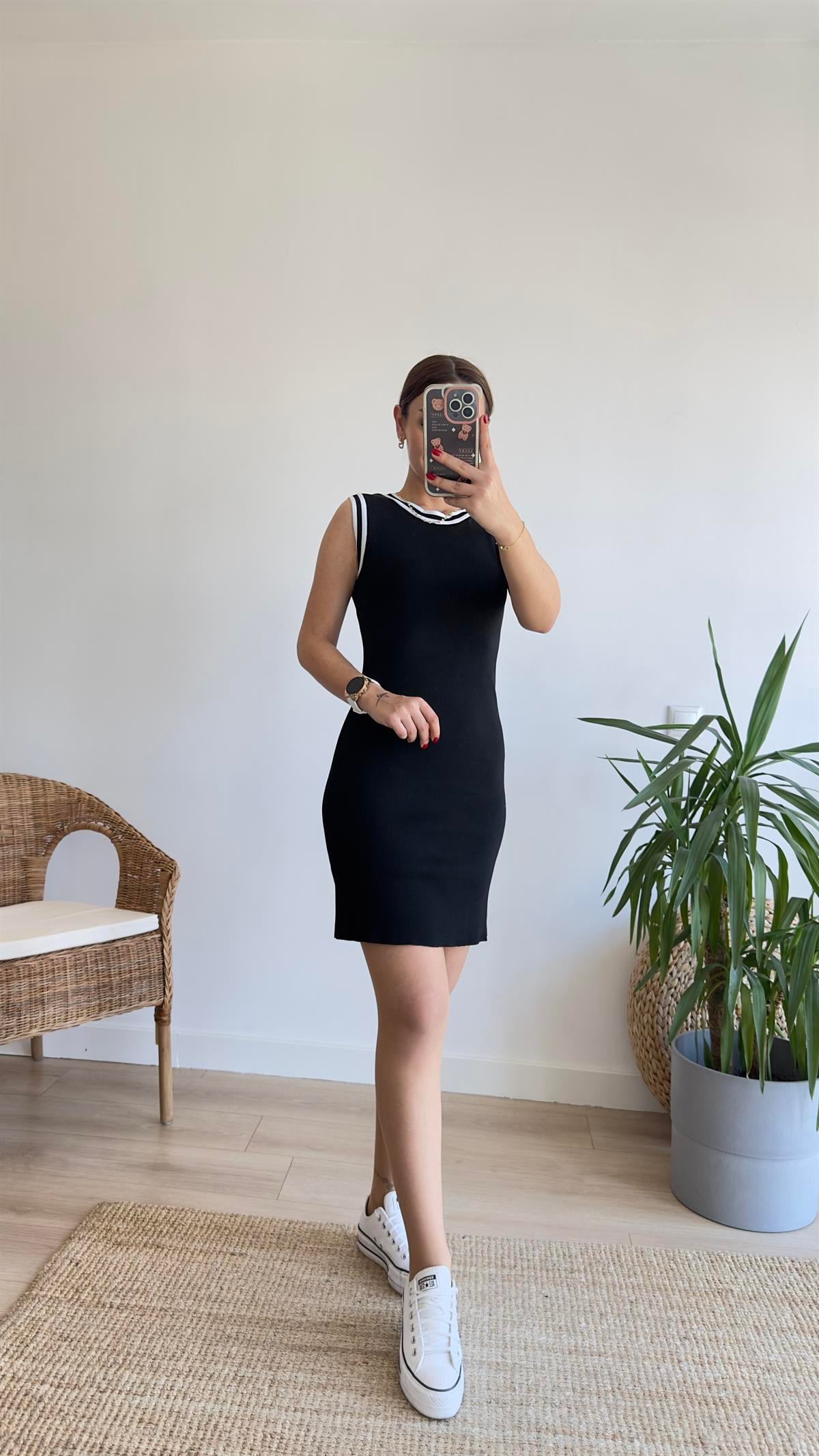 Beyaz Şerit Detaylı Triko Elbise