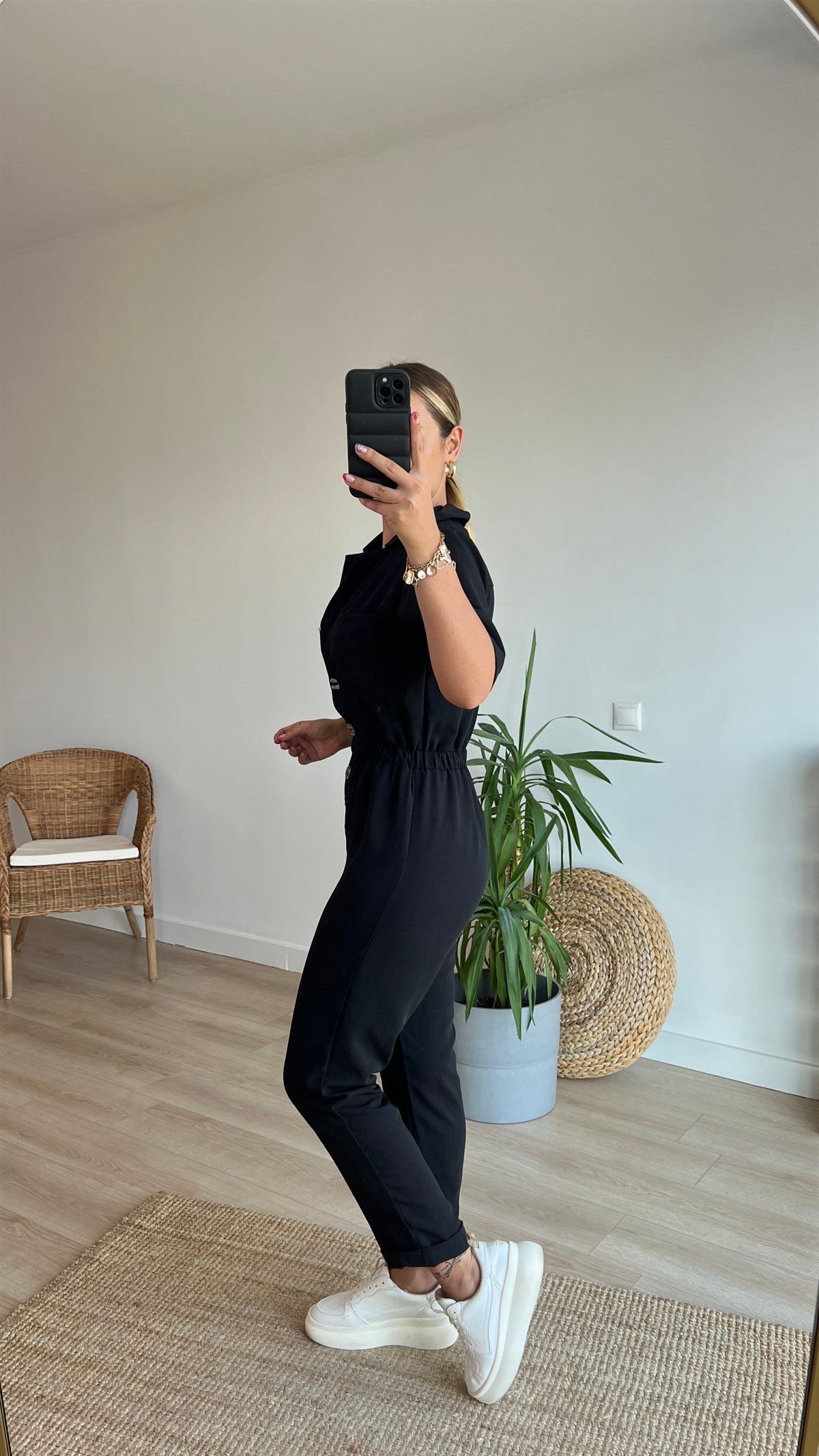 Düğme Detaylı Beli Lastikli Siyah Tulum