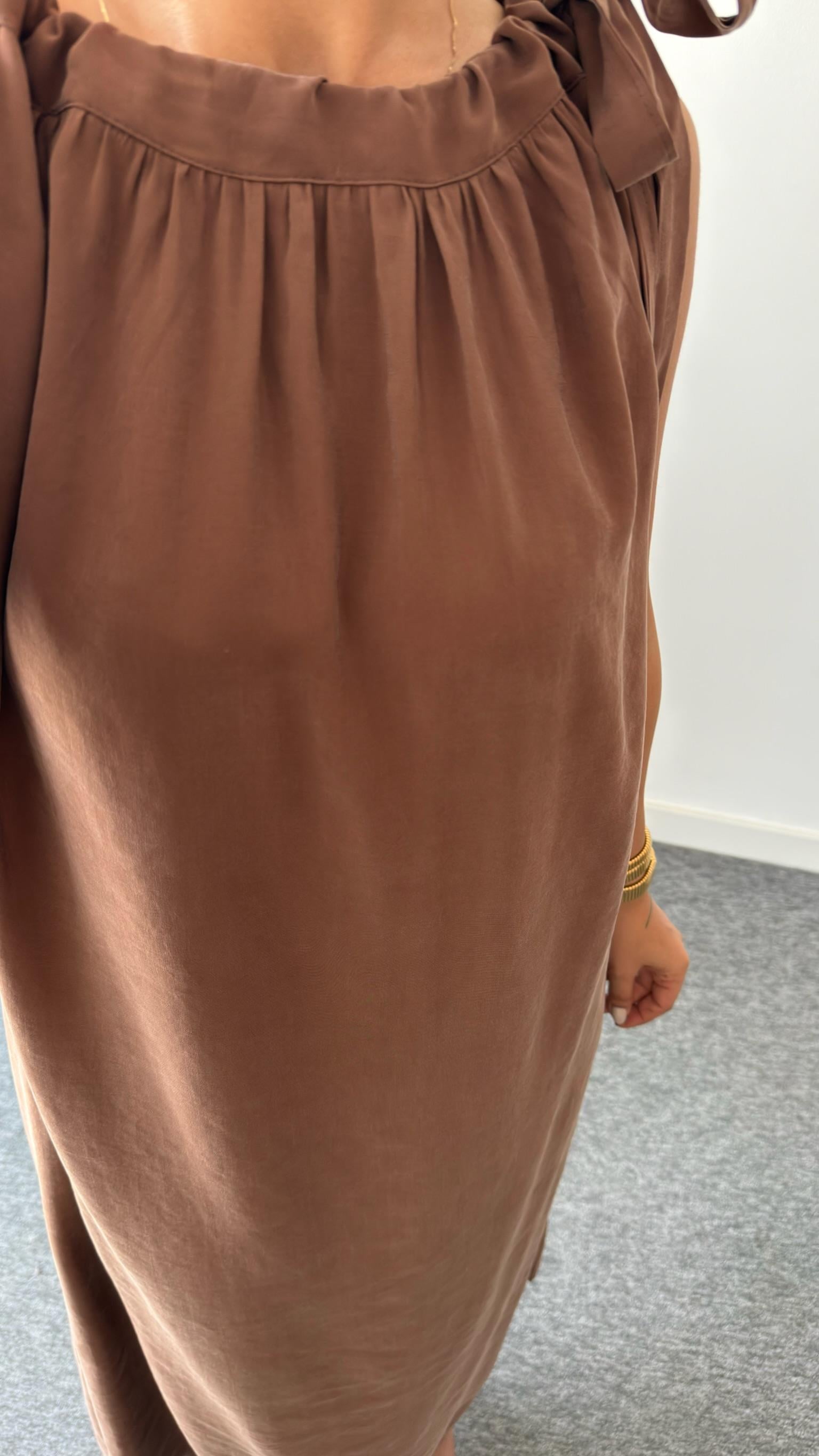 Kahve Yaka İpli Tensel Elbise 