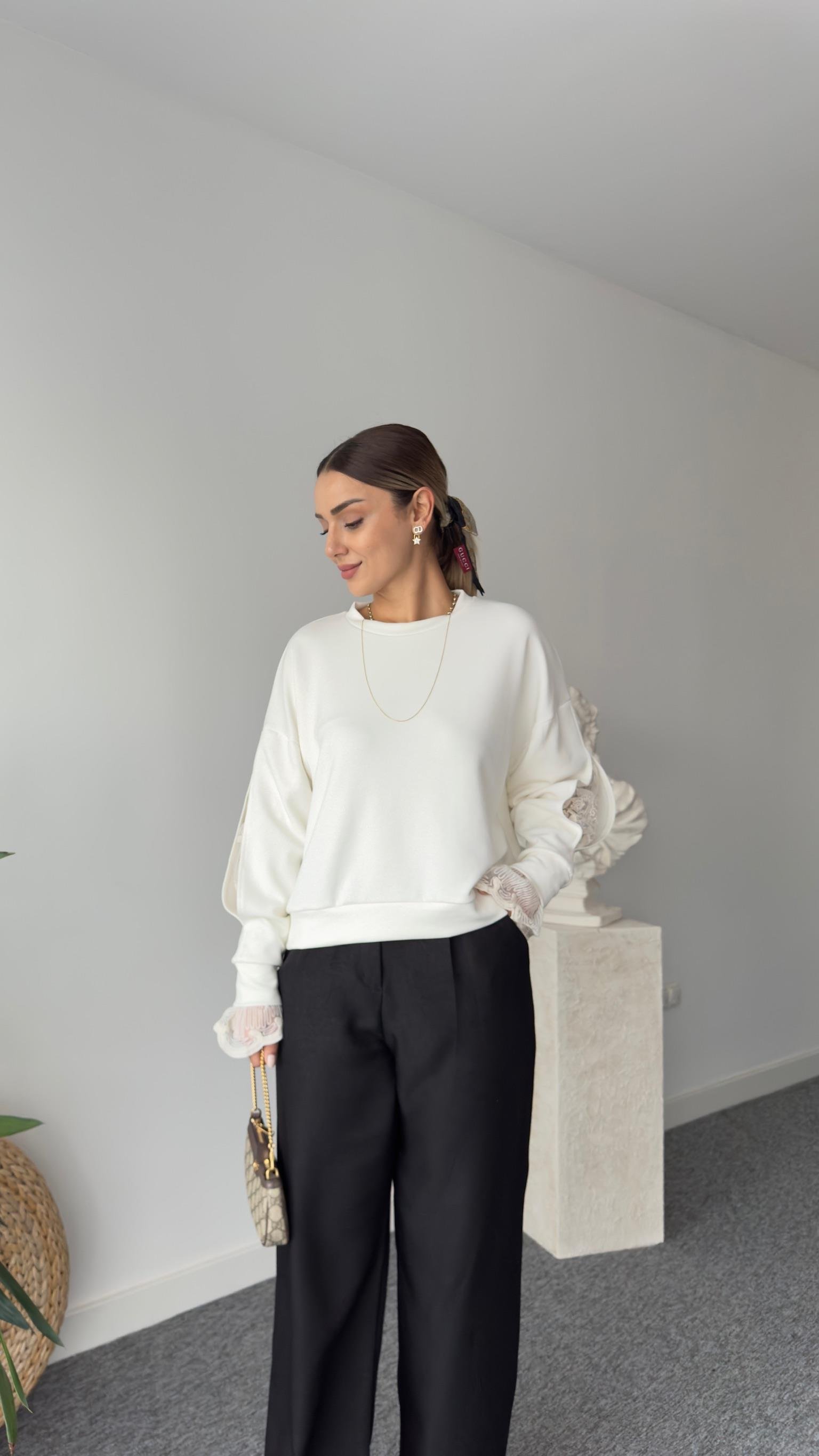 Kollar Güpür Detaylı Beyaz Modal Sweat