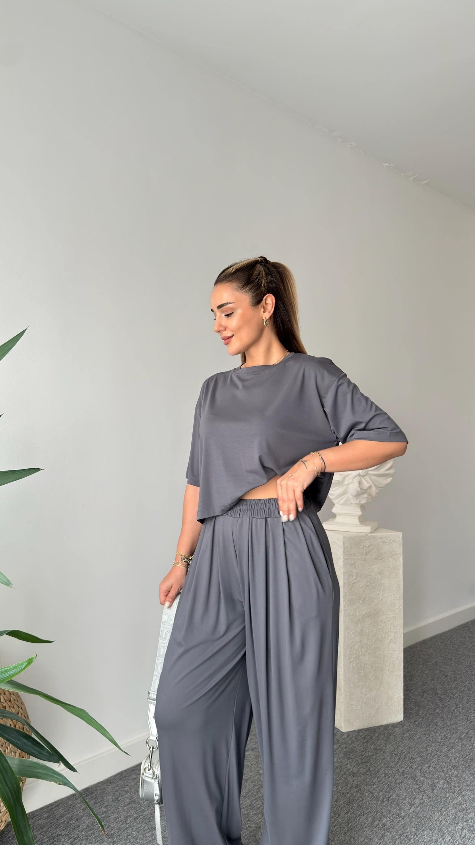 Gri Gablit Pile Detaylı İkili Takım