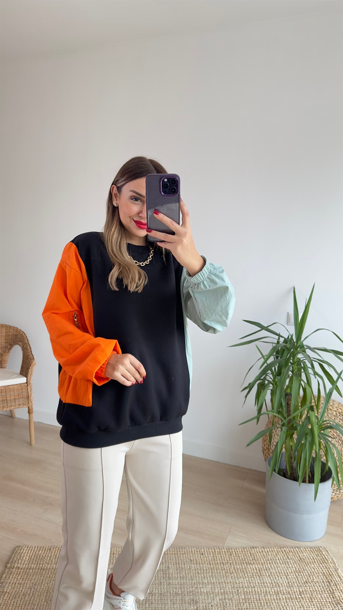 Kolları Renkli Paraşüt Siyah Sweat