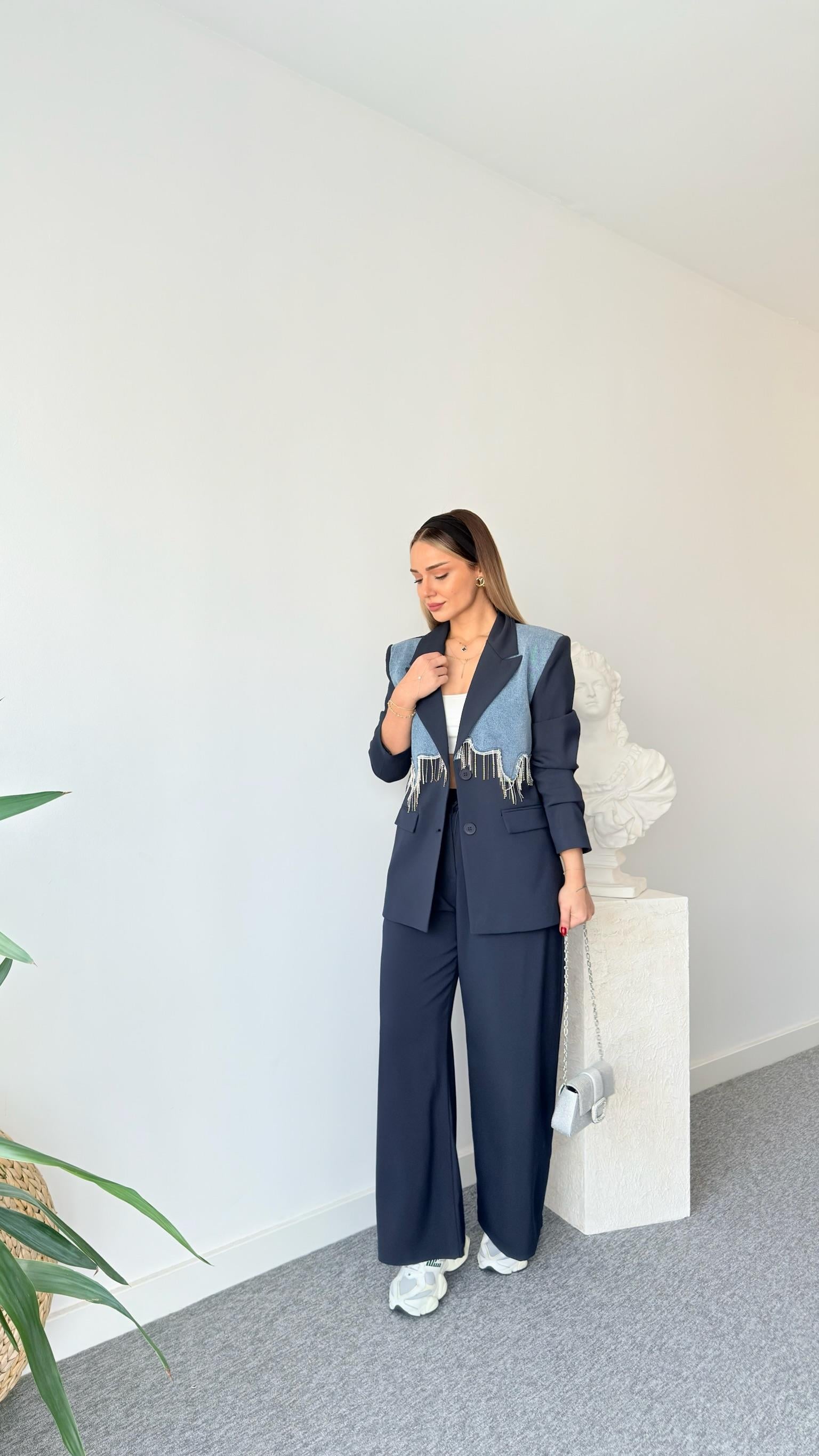 Nema Taş Detaylı Blazer Pantolon Takım
