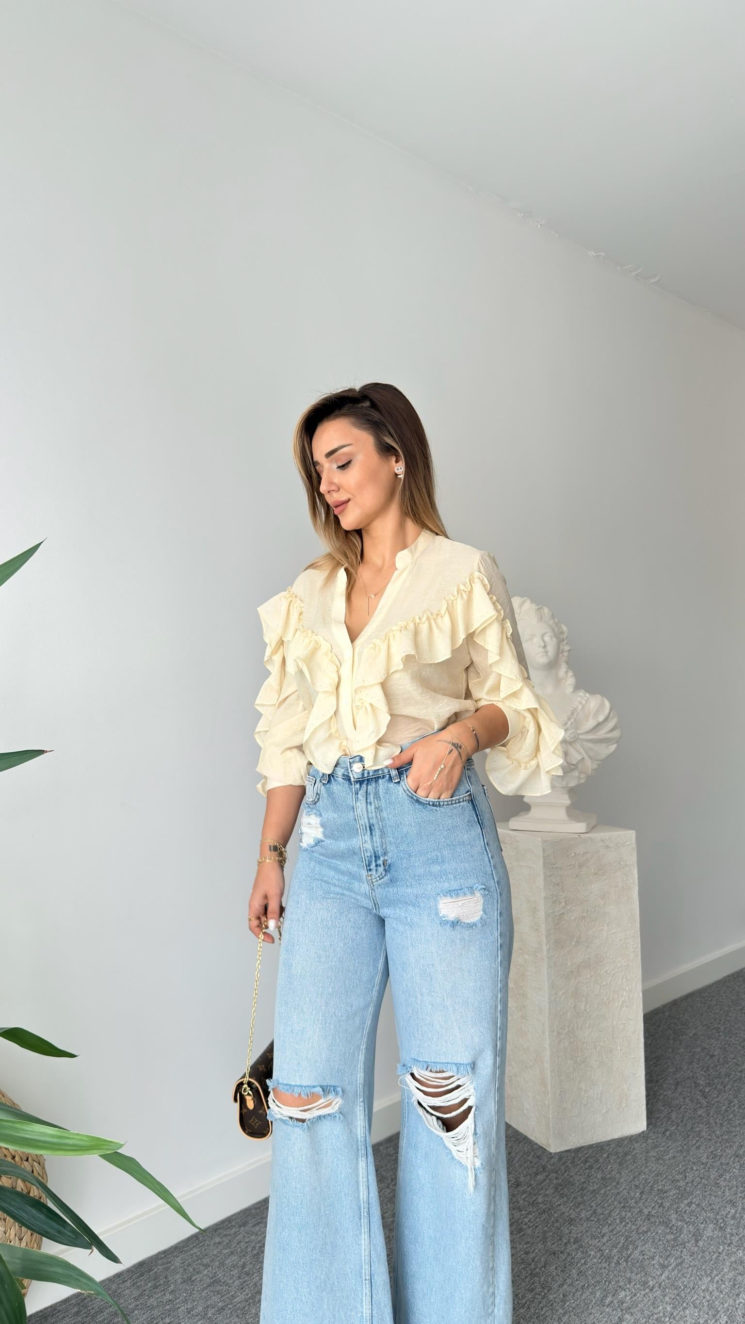 Sarı Fırfırlı Taş Detaylı Gömlek