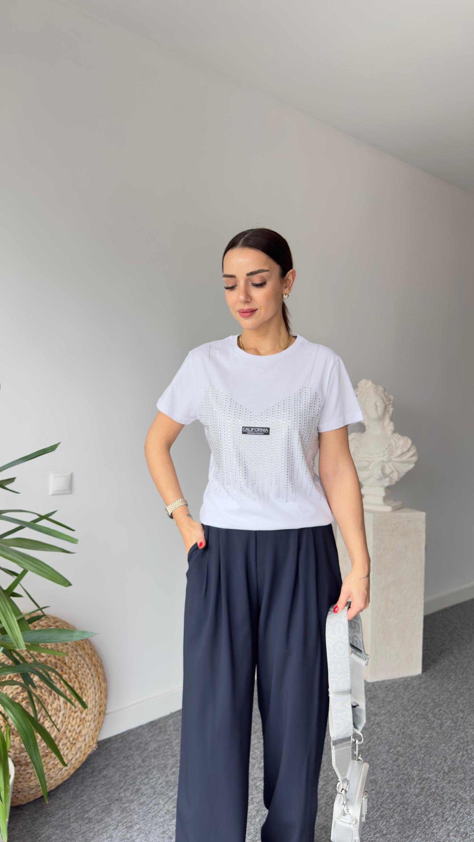 Xoxo Taşlı Beyaz Tshirt