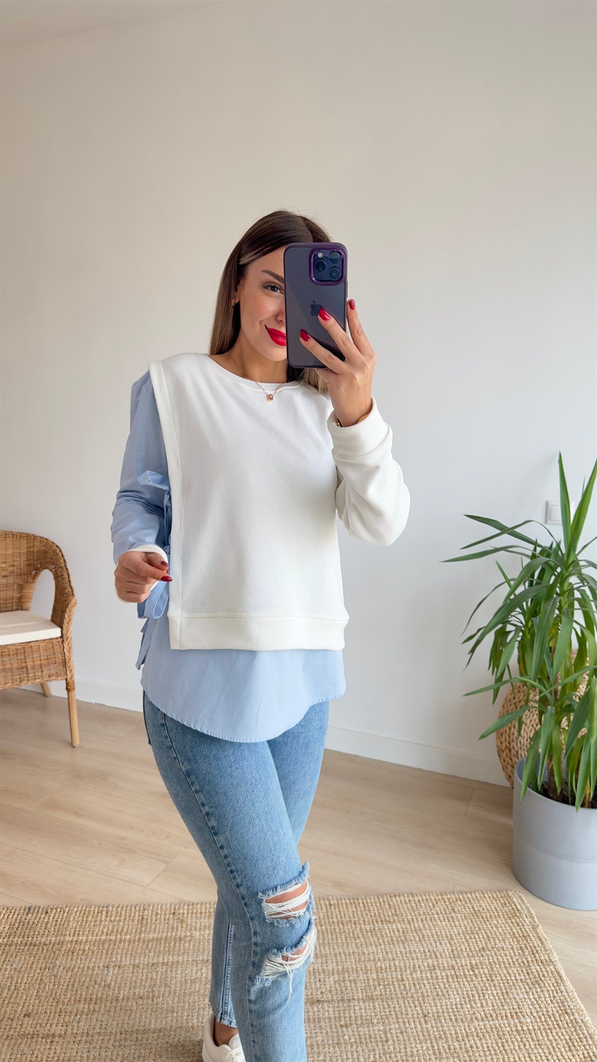 Mavi Gömlek Detaylı Beyaz Sweat