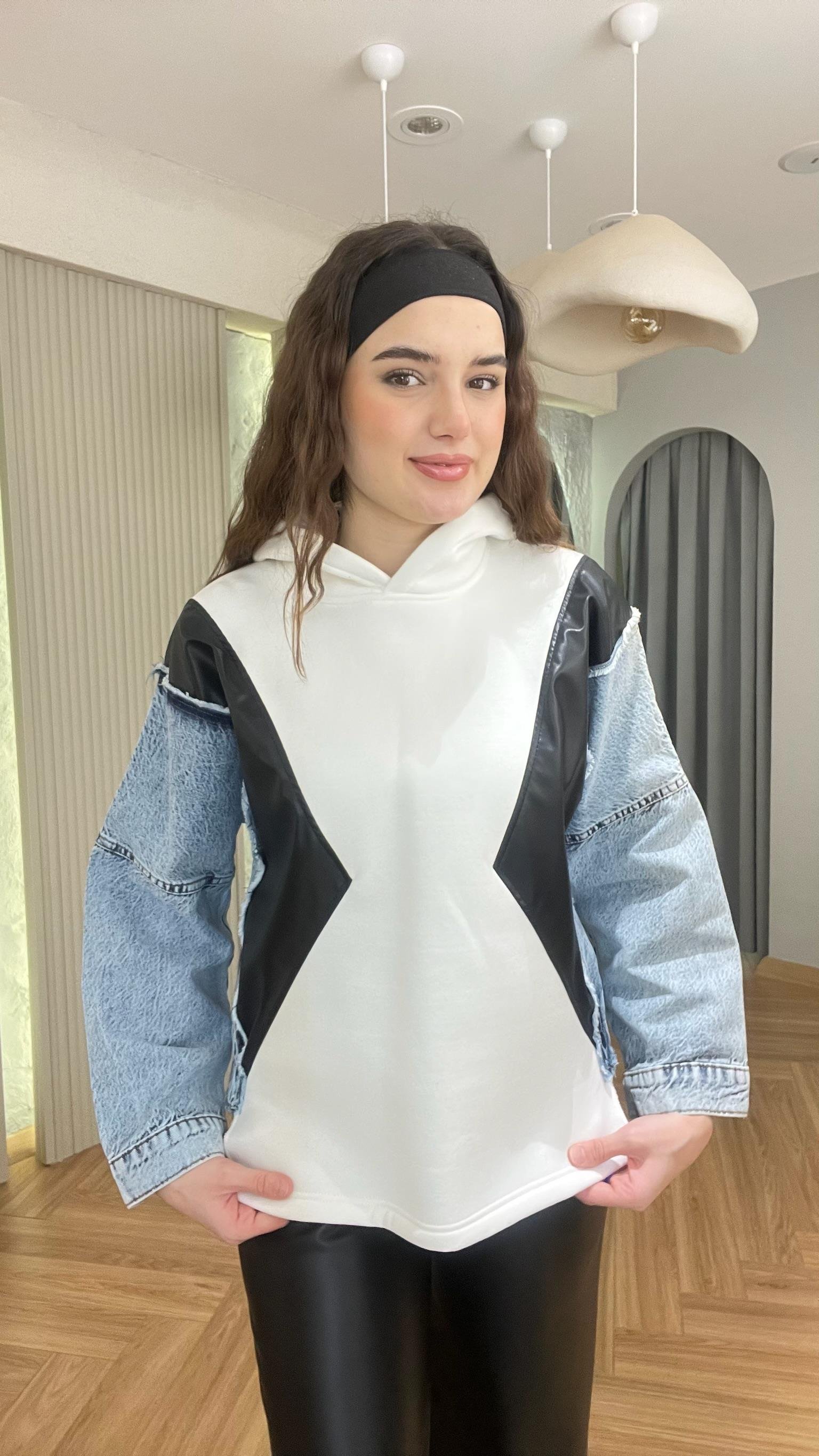 Beyaz Kot Ve Deri Garnili Kapüşonlu Sweatshirt