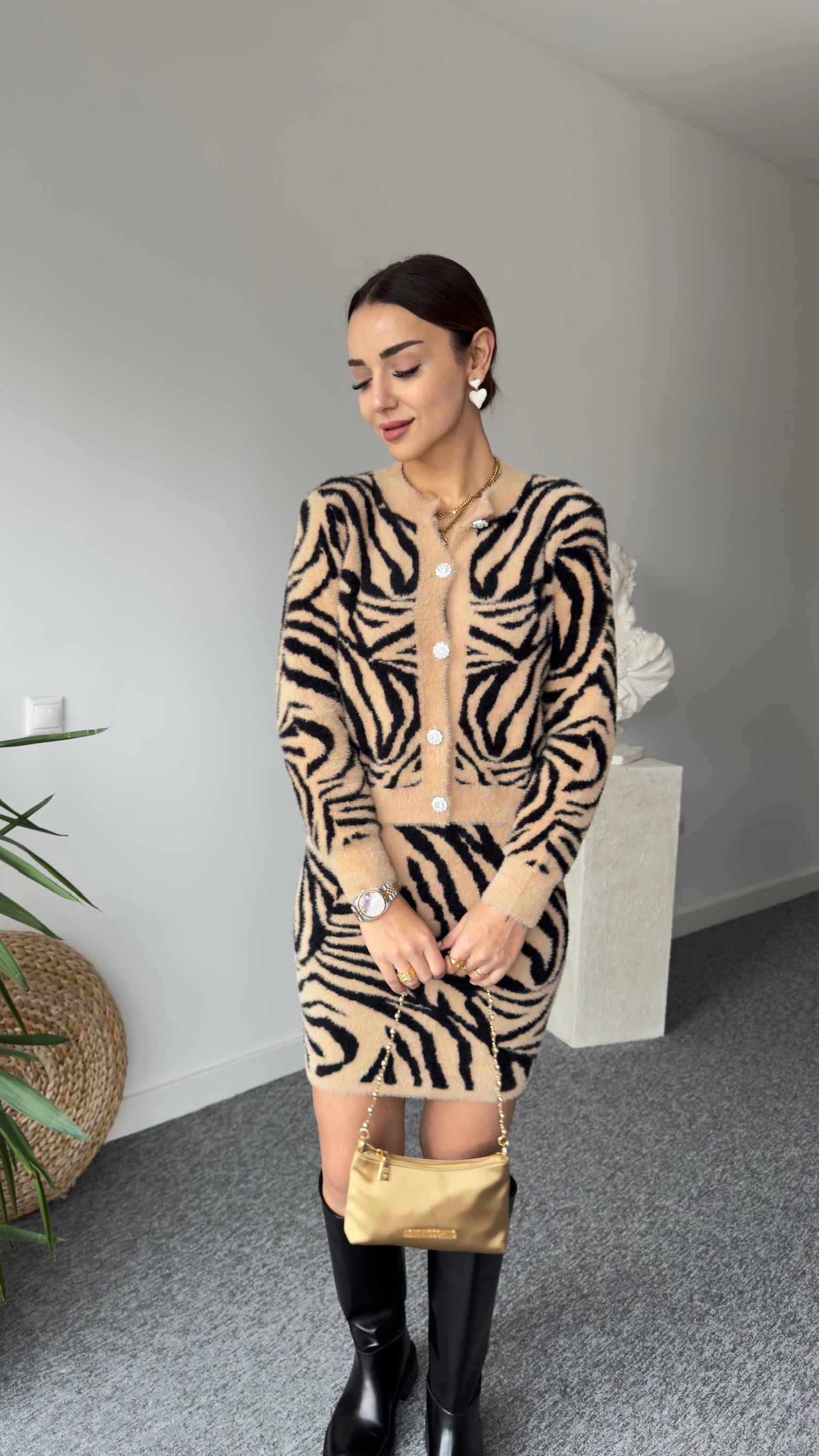 Zebra Desen Yumoş Sakallı Etekli Takım