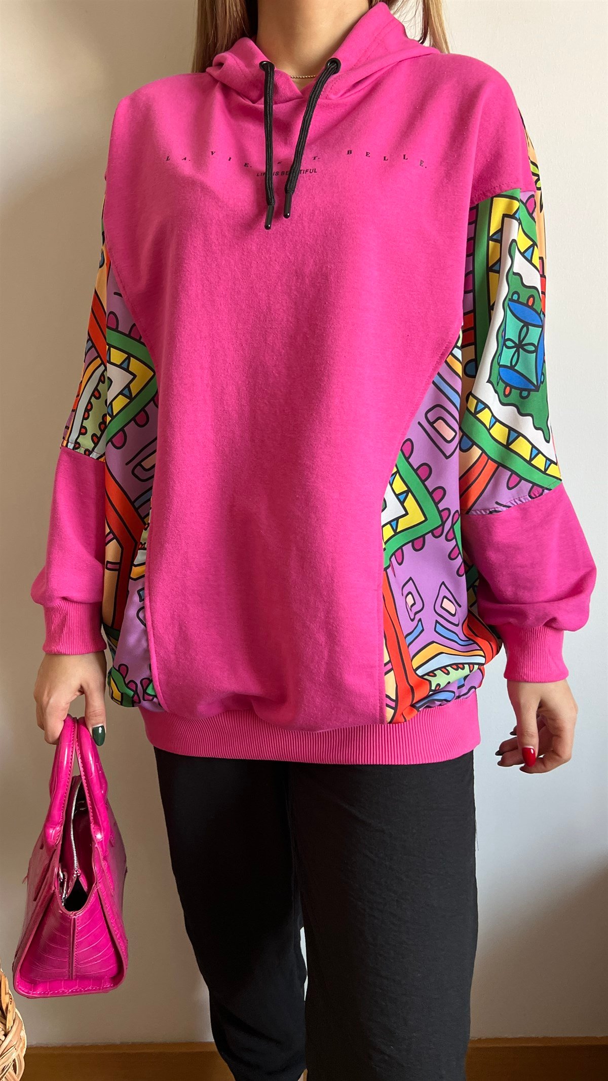Renkli Baskı Detaylı Fuşya Tasarım Sweatshirt	