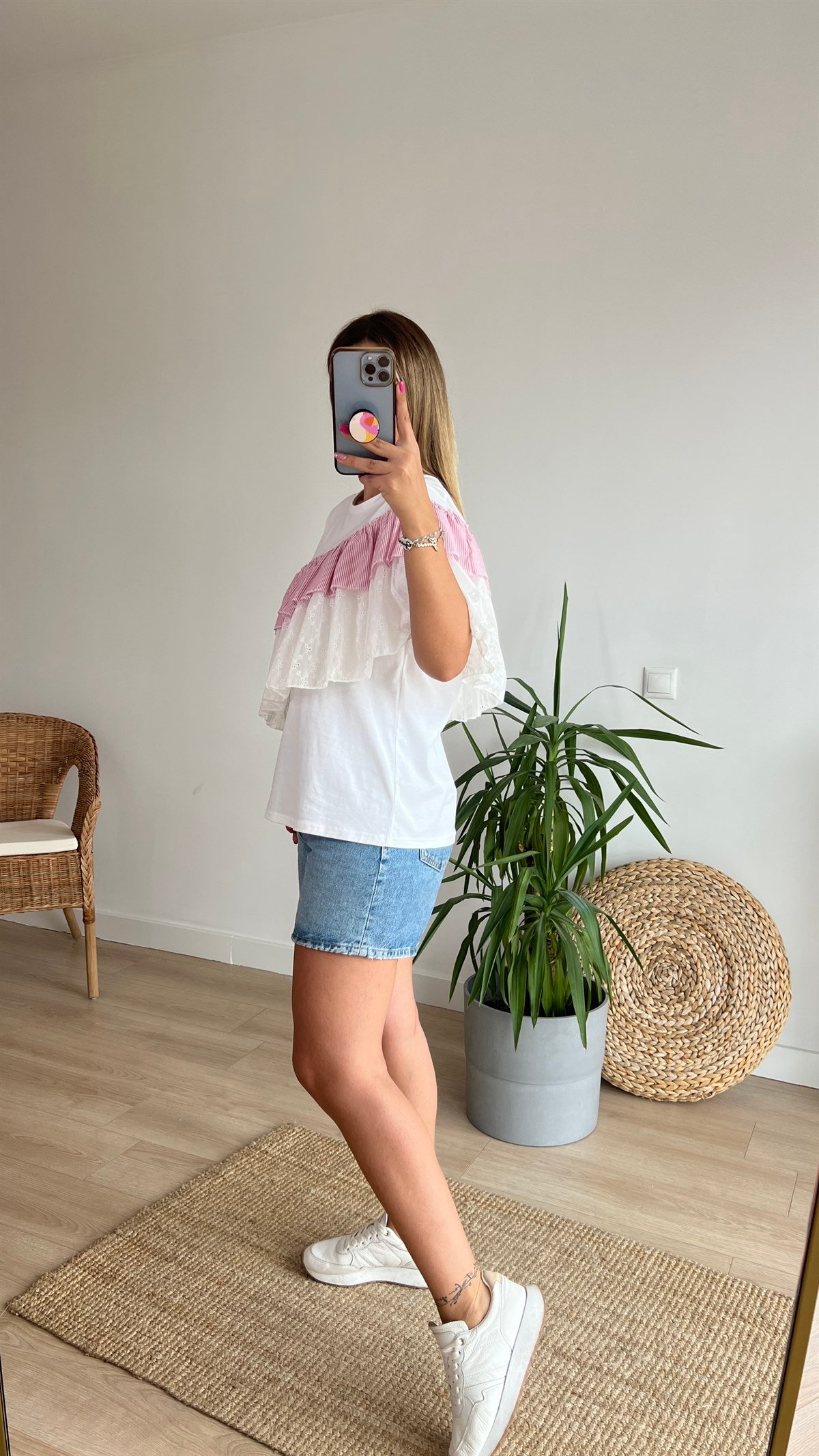Fistolu Pembe Çizgili Tasarım Tshirt
